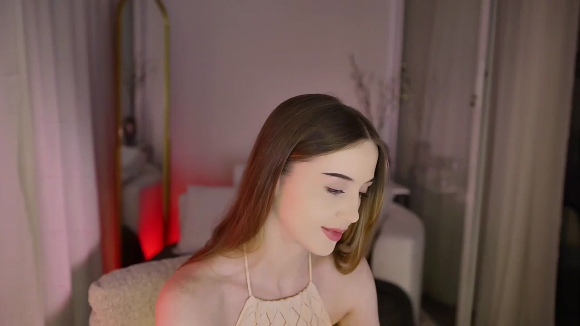 Gallery image thumbnail from Innocent_Soul's myfreecams stream on, 12/04/2025, 14:17 image 9 of 20
