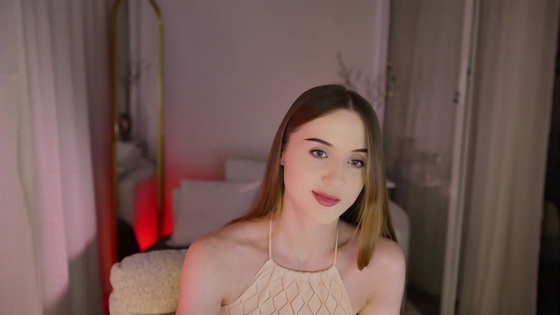 Gallery image thumbnail from Innocent_Soul's myfreecams stream on, 12/04/2025, 14:17 image 8 of 20
