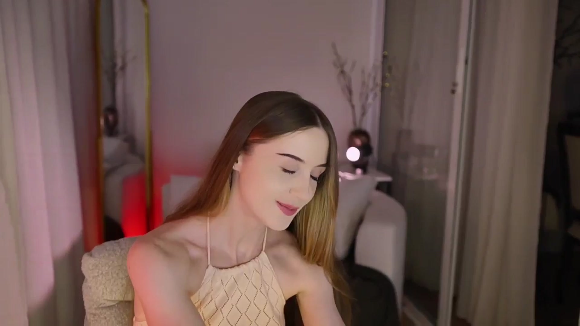 Gallery image thumbnail from Innocent_Soul's myfreecams stream on, 12/04/2025, 14:17 image 19 of 20
