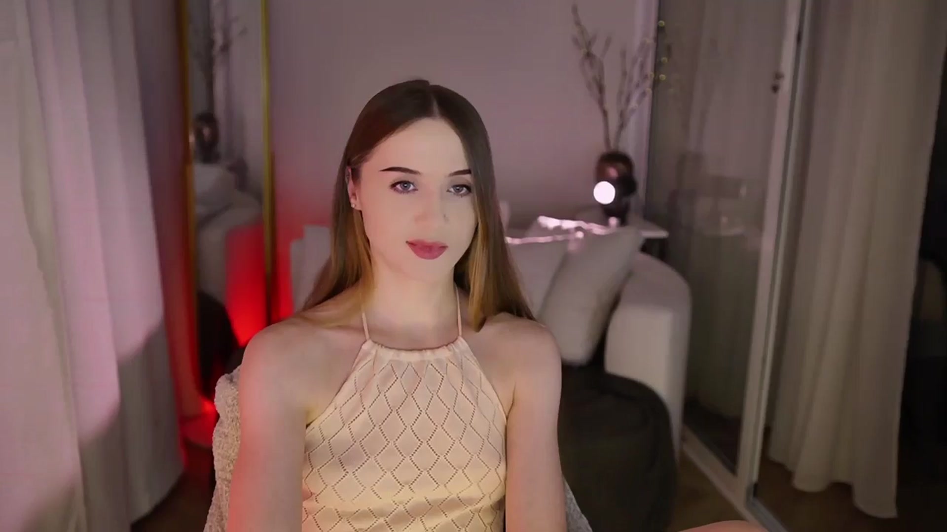 Gallery image thumbnail from Innocent_Soul's myfreecams stream on, 12/04/2025, 14:17 image 14 of 20