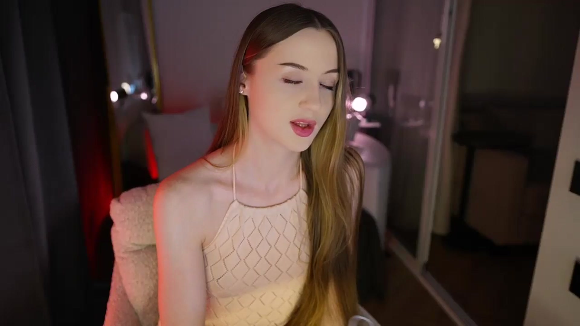 Gallery image thumbnail from Innocent_Soul's myfreecams stream on, 12/23/2025, 17:31 image 7 of 20