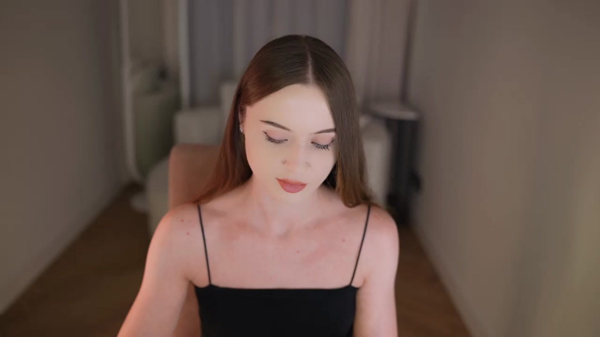 Gallery image thumbnail from Innocent_Soul's myfreecams stream on, 04/20/2026, 19:06 image 17 of 20