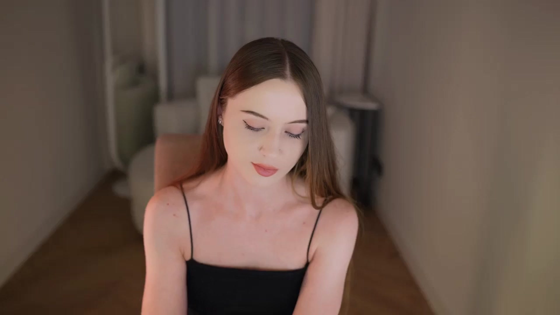 Gallery image thumbnail from Innocent_Soul's myfreecams stream on, 04/20/2026, 20:40 image 16 of 20