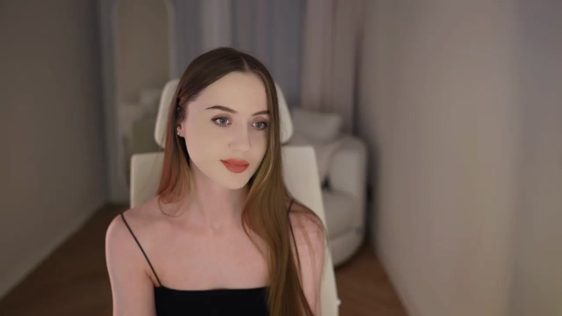 Gallery image thumbnail from Innocent_Soul's myfreecams stream on, 04/28/2026, 14:35 image 17 of 20
