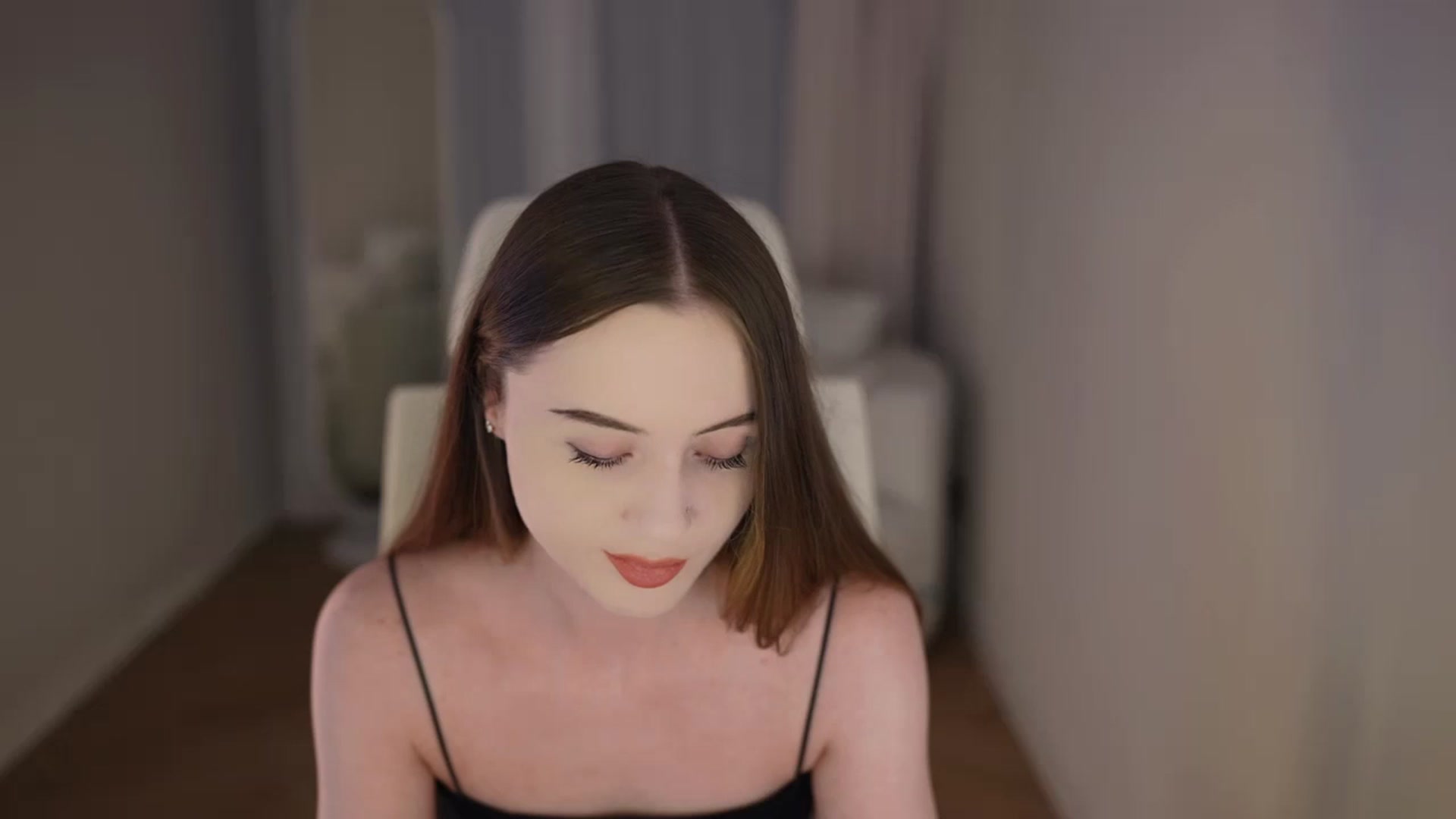 Gallery image thumbnail from Innocent_Soul's myfreecams stream on, 04/28/2026, 14:35 image 1 of 20