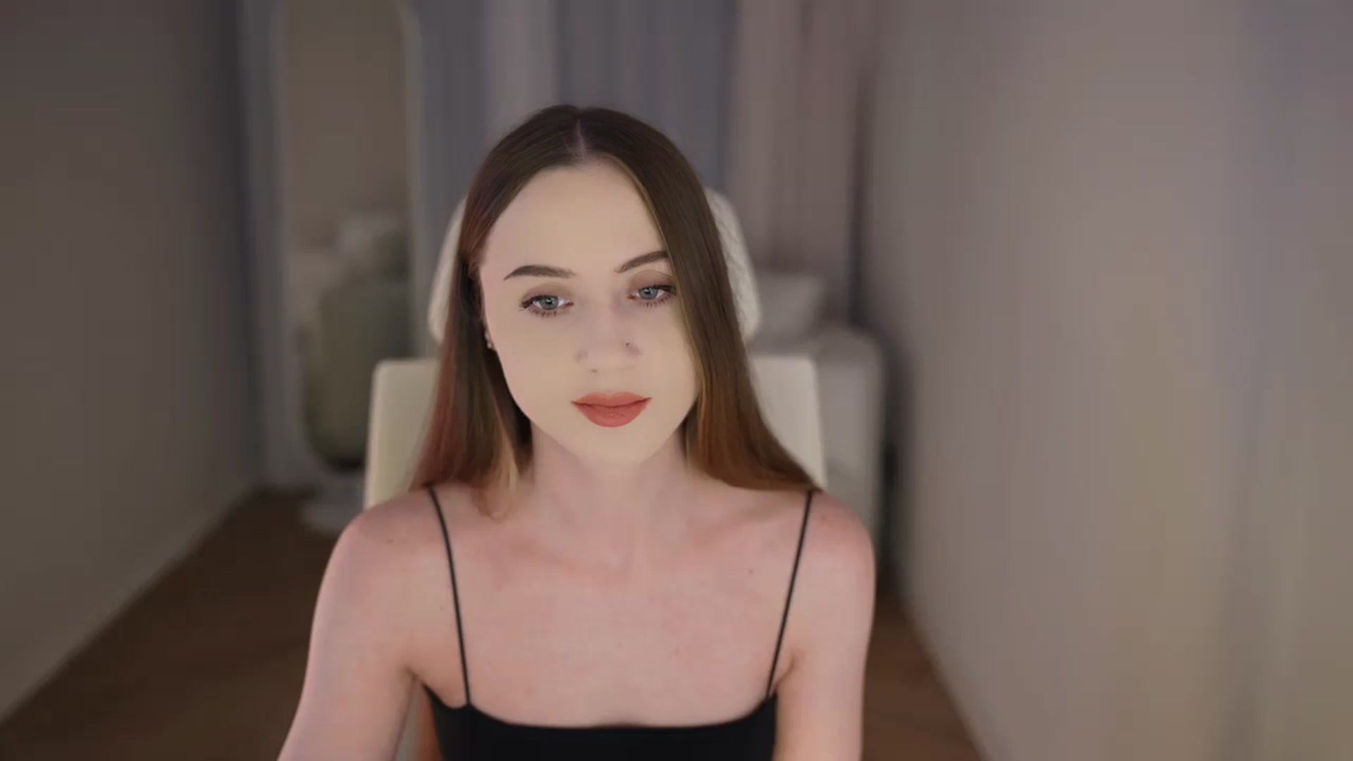 Gallery image thumbnail from Innocent_Soul's myfreecams stream on, 04/28/2026, 14:35 image 6 of 20