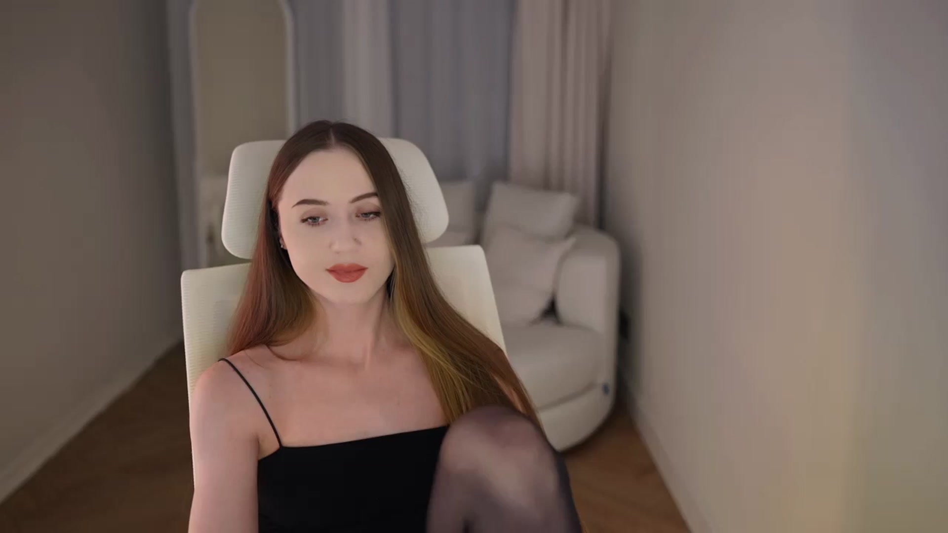 Gallery image thumbnail from Innocent_Soul's myfreecams stream on, 04/28/2026, 14:35 image 18 of 20