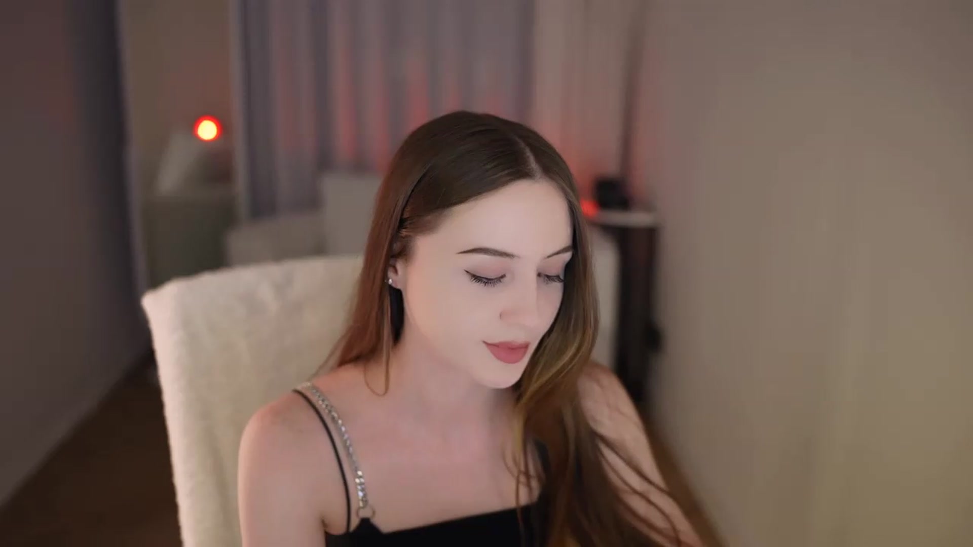 Gallery image thumbnail from Innocent_Soul's myfreecams stream on, 05/14/2026, 14:20 image 2 of 20