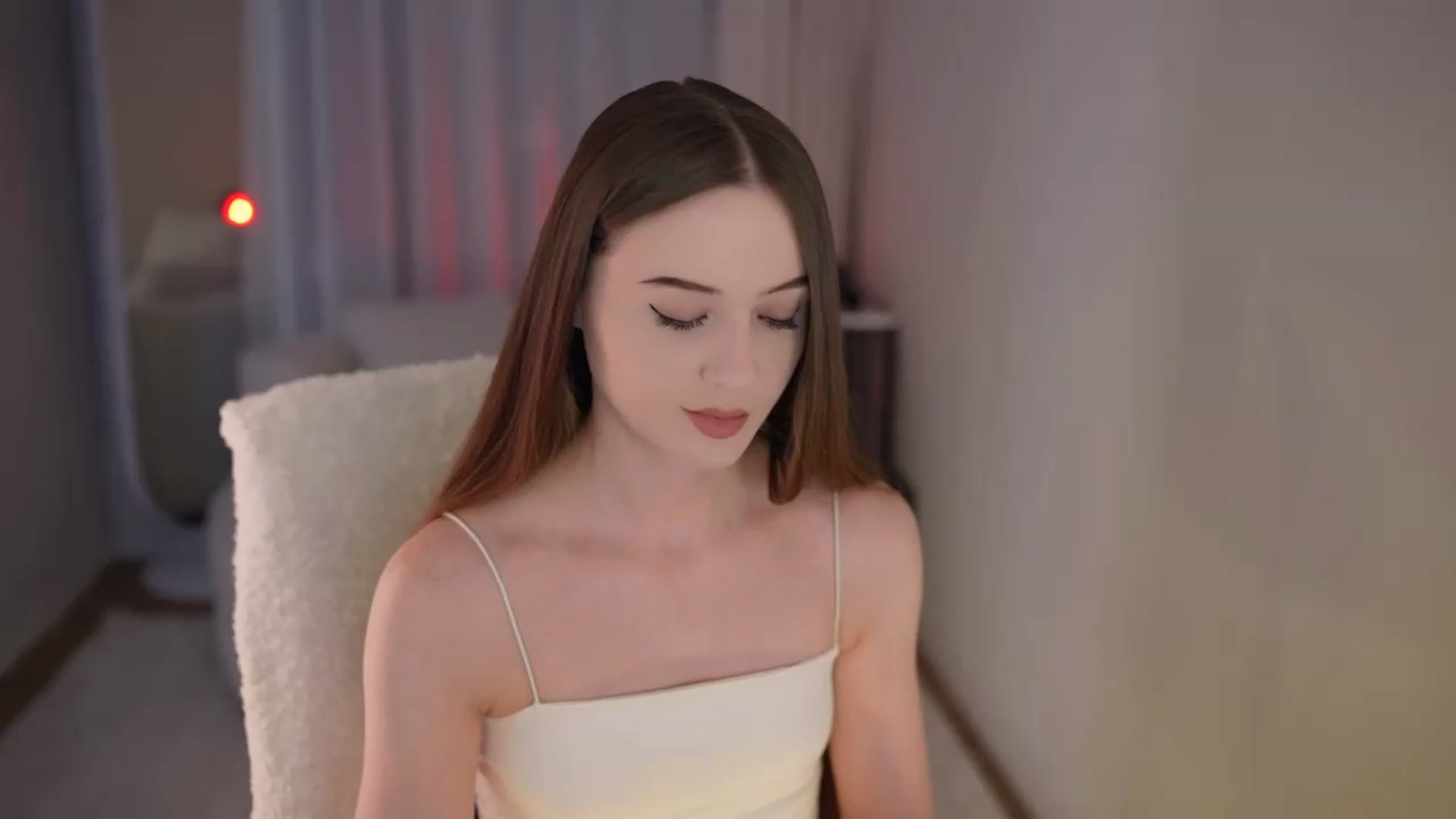 Gallery image thumbnail from Innocent_Soul's myfreecams stream on, 05/19/2026, 09:40 image 4 of 20