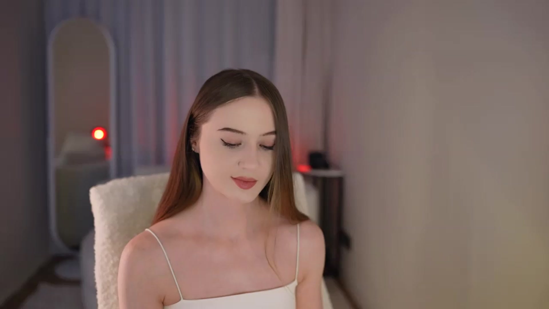 Gallery image thumbnail from Innocent_Soul's myfreecams stream on, 05/19/2026, 11:35 image 18 of 20