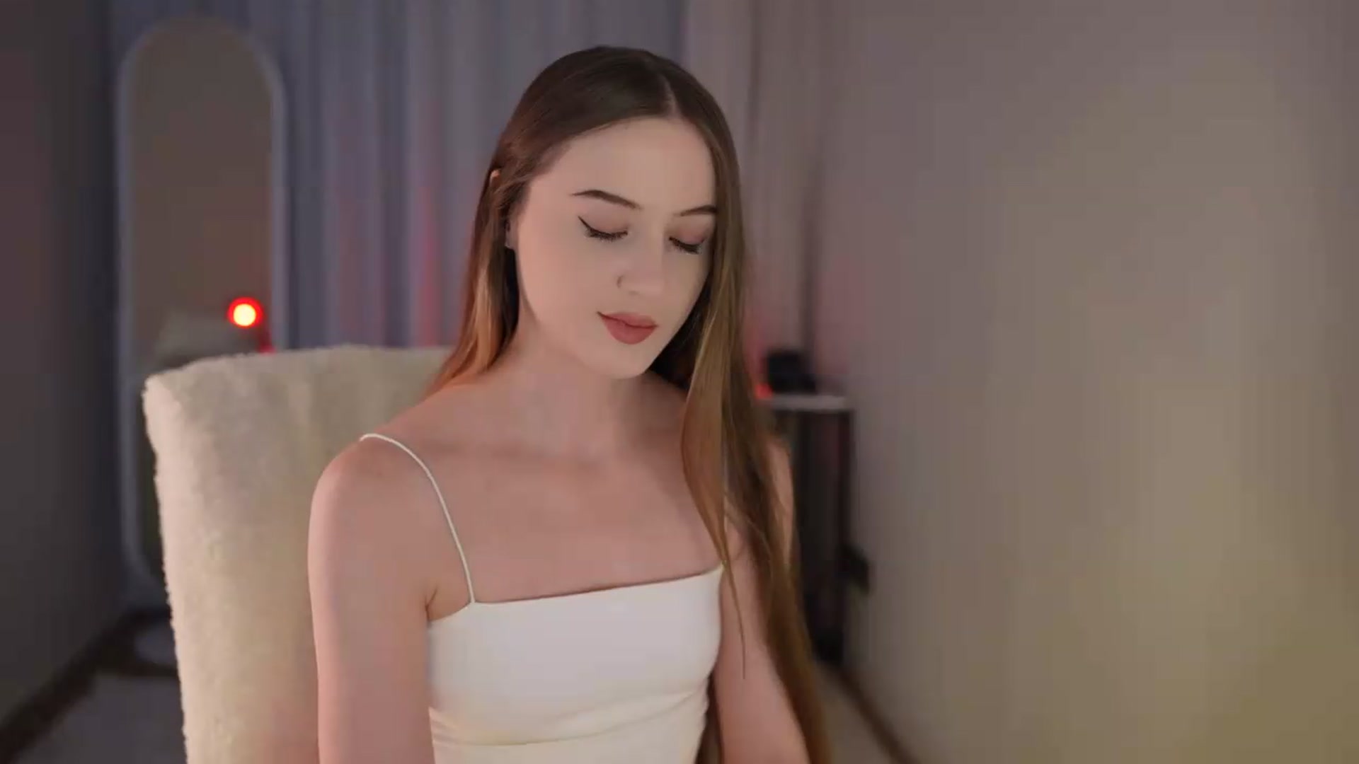 Gallery image thumbnail from Innocent_Soul's myfreecams stream on, 05/19/2026, 11:35 image 14 of 20