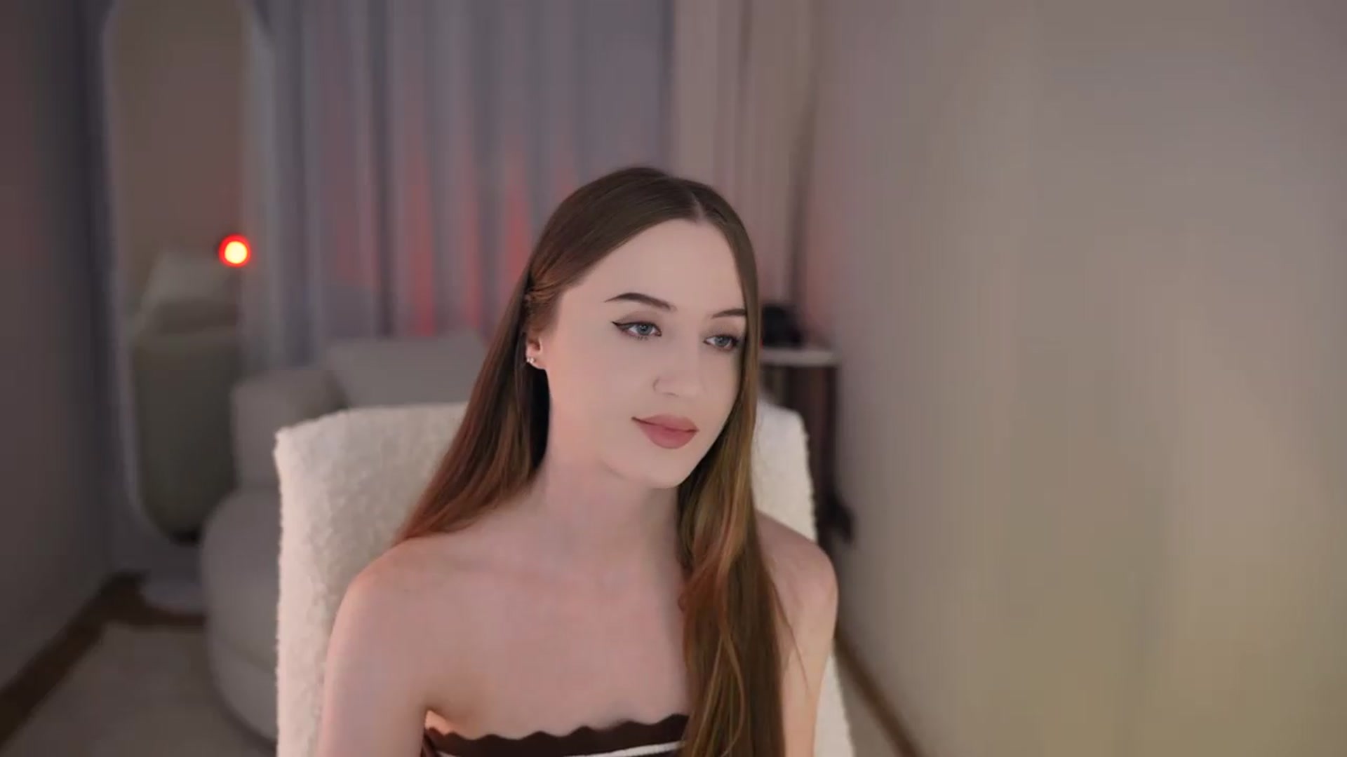 Gallery image thumbnail from Innocent_Soul's myfreecams stream on, 05/20/2026, 11:12 image 6 of 20