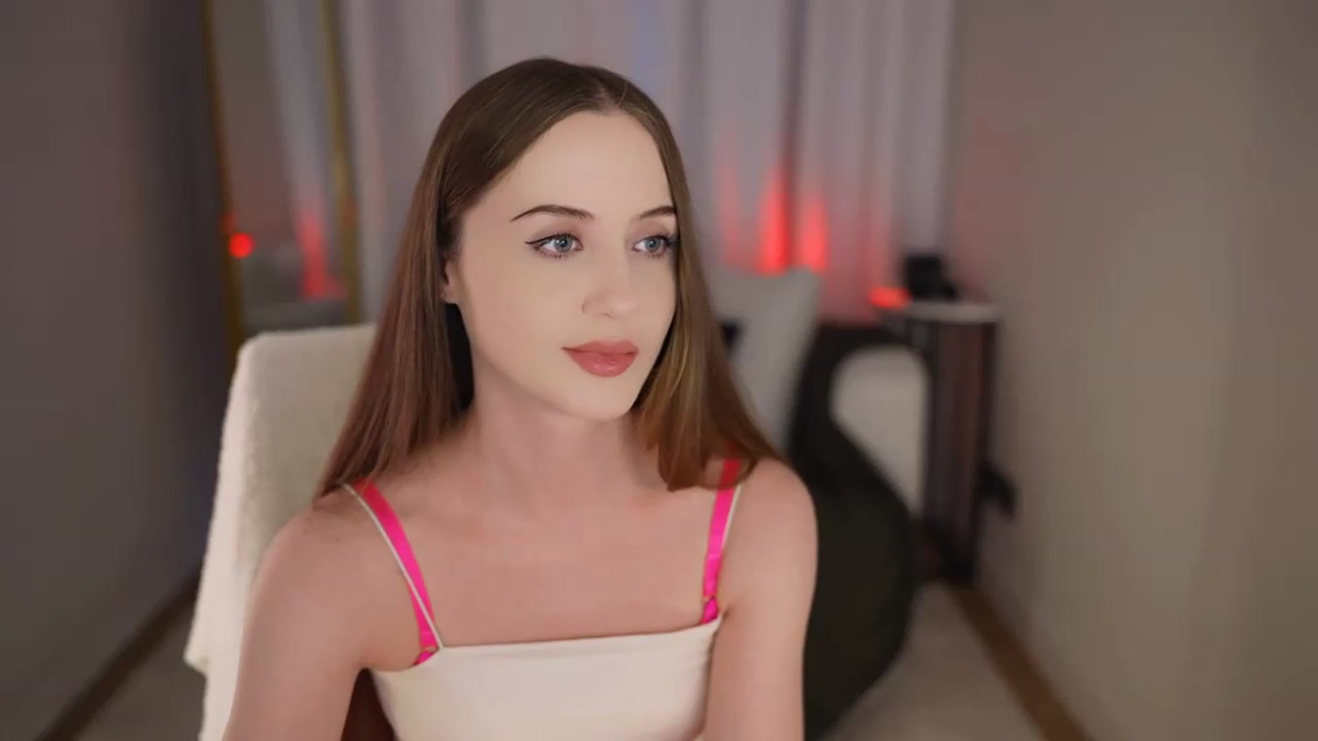 Gallery image thumbnail from Innocent_Soul's myfreecams stream on, 06/07/2026, 14:09 image 14 of 20