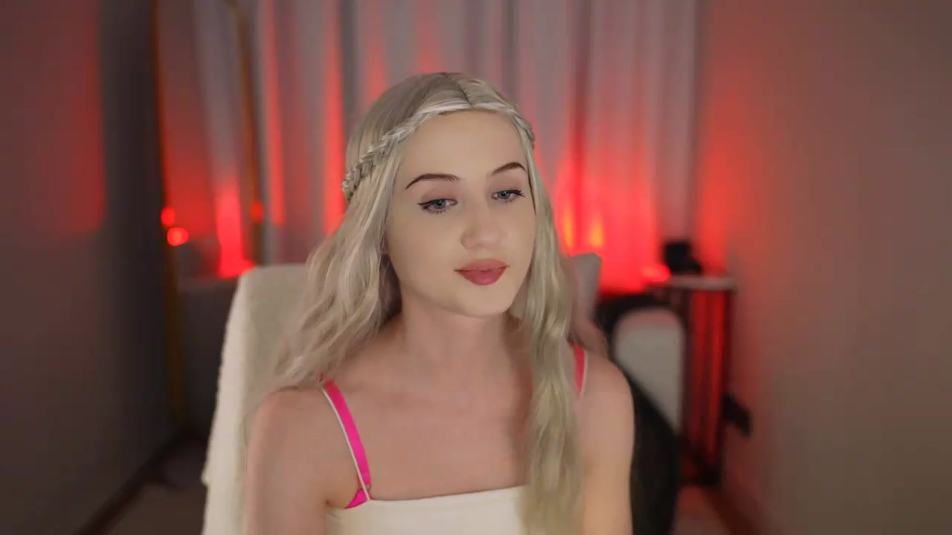 Gallery image thumbnail from Innocent_Soul's myfreecams stream on, 06/07/2026, 18:08 image 19 of 20