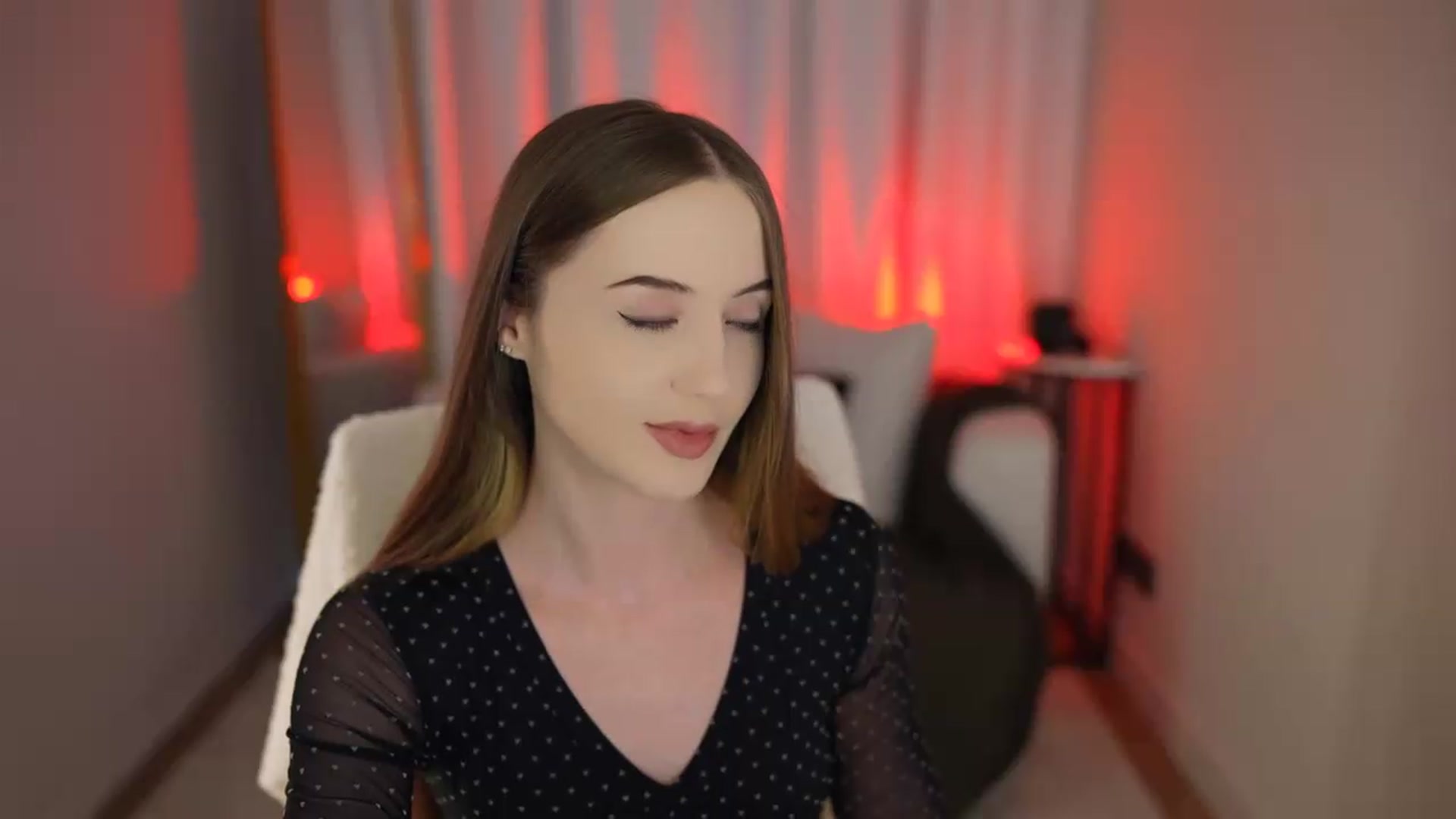 Gallery image thumbnail from Innocent_Soul's myfreecams stream on, 06/08/2026, 16:37 image 5 of 20