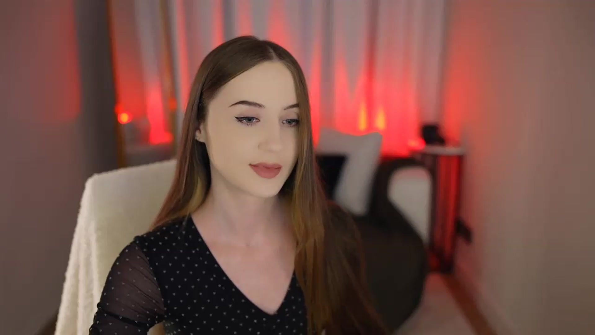 Gallery image thumbnail from Innocent_Soul's myfreecams stream on, 06/08/2026, 16:37 image 12 of 20