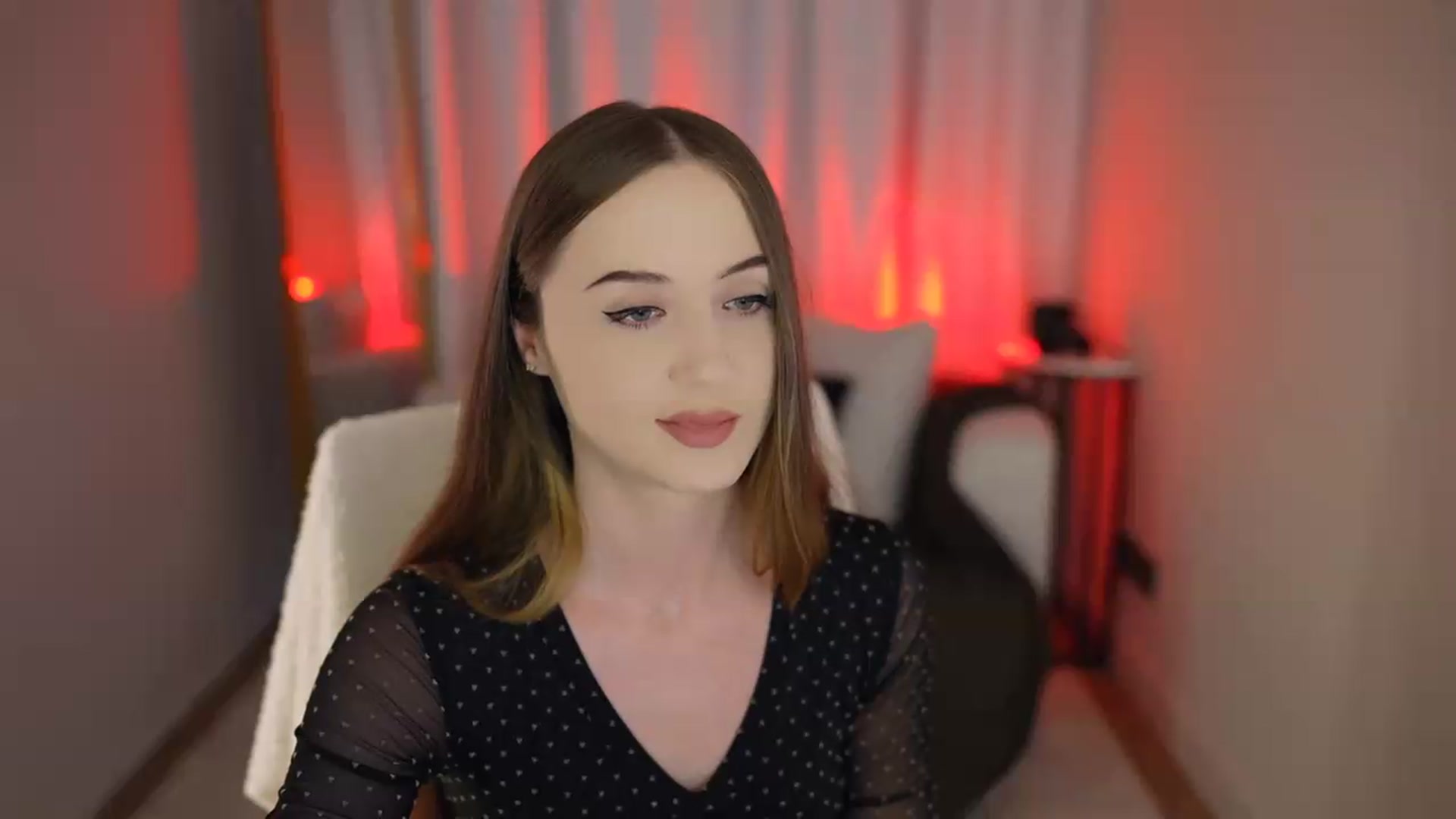Gallery image thumbnail from Innocent_Soul's myfreecams stream on, 06/08/2026, 16:37 image 7 of 20
