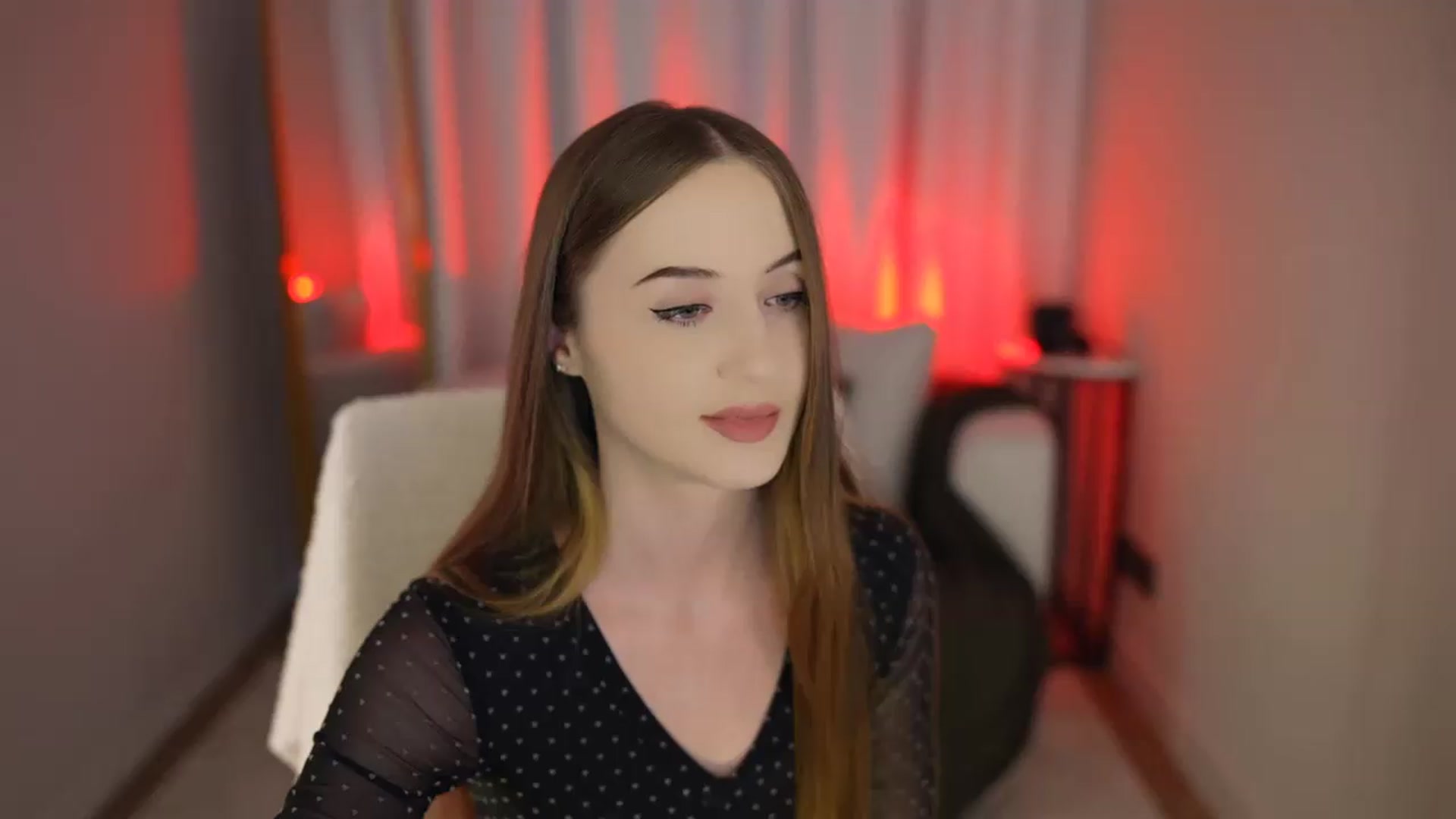 Gallery image thumbnail from Innocent_Soul's myfreecams stream on, 06/08/2026, 16:37 image 17 of 20