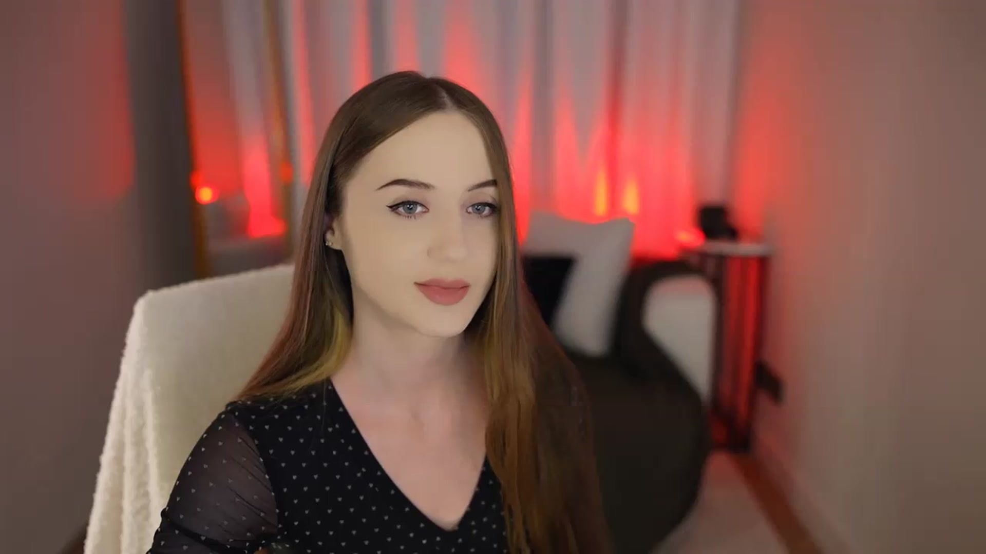 Gallery image thumbnail from Innocent_Soul's myfreecams stream on, 06/08/2026, 16:37 image 15 of 20