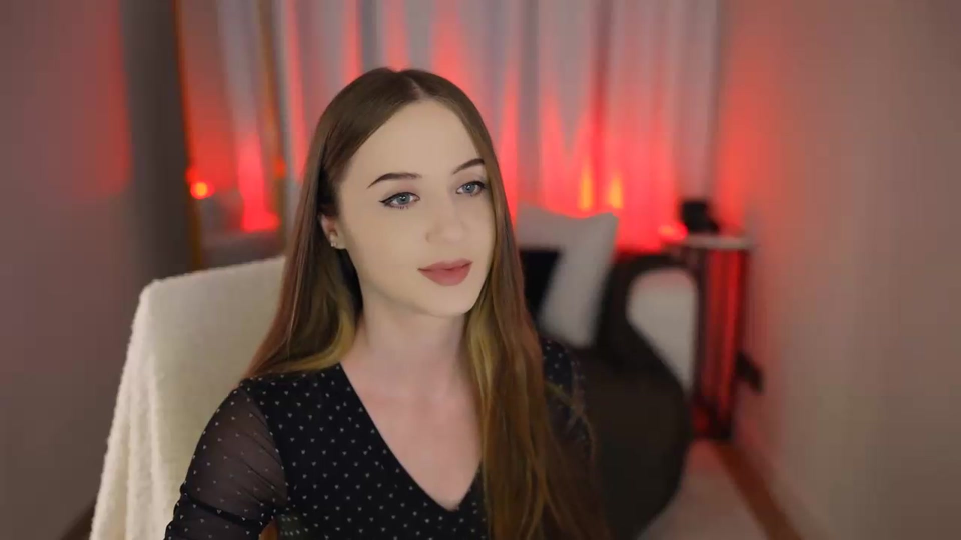 Gallery image thumbnail from Innocent_Soul's myfreecams stream on, 06/08/2026, 16:37 image 14 of 20