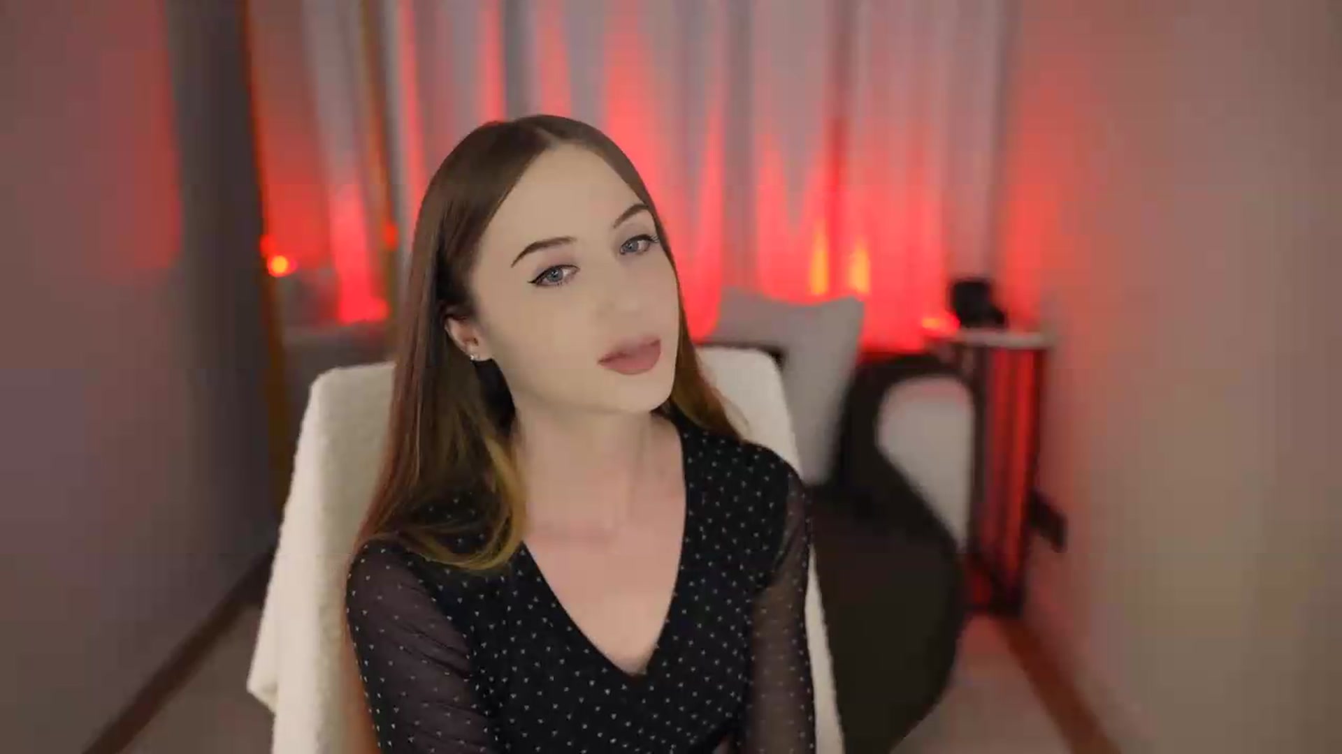 Gallery image thumbnail from Innocent_Soul's myfreecams stream on, 06/08/2026, 16:37 image 18 of 20