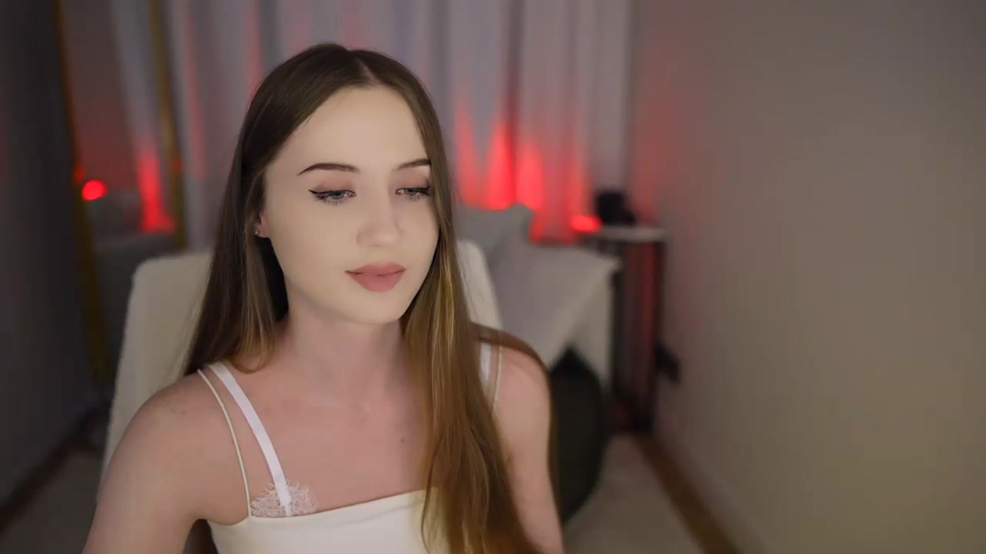 Gallery image thumbnail from Innocent_Soul's myfreecams stream on, 06/14/2026, 16:38 image 18 of 20