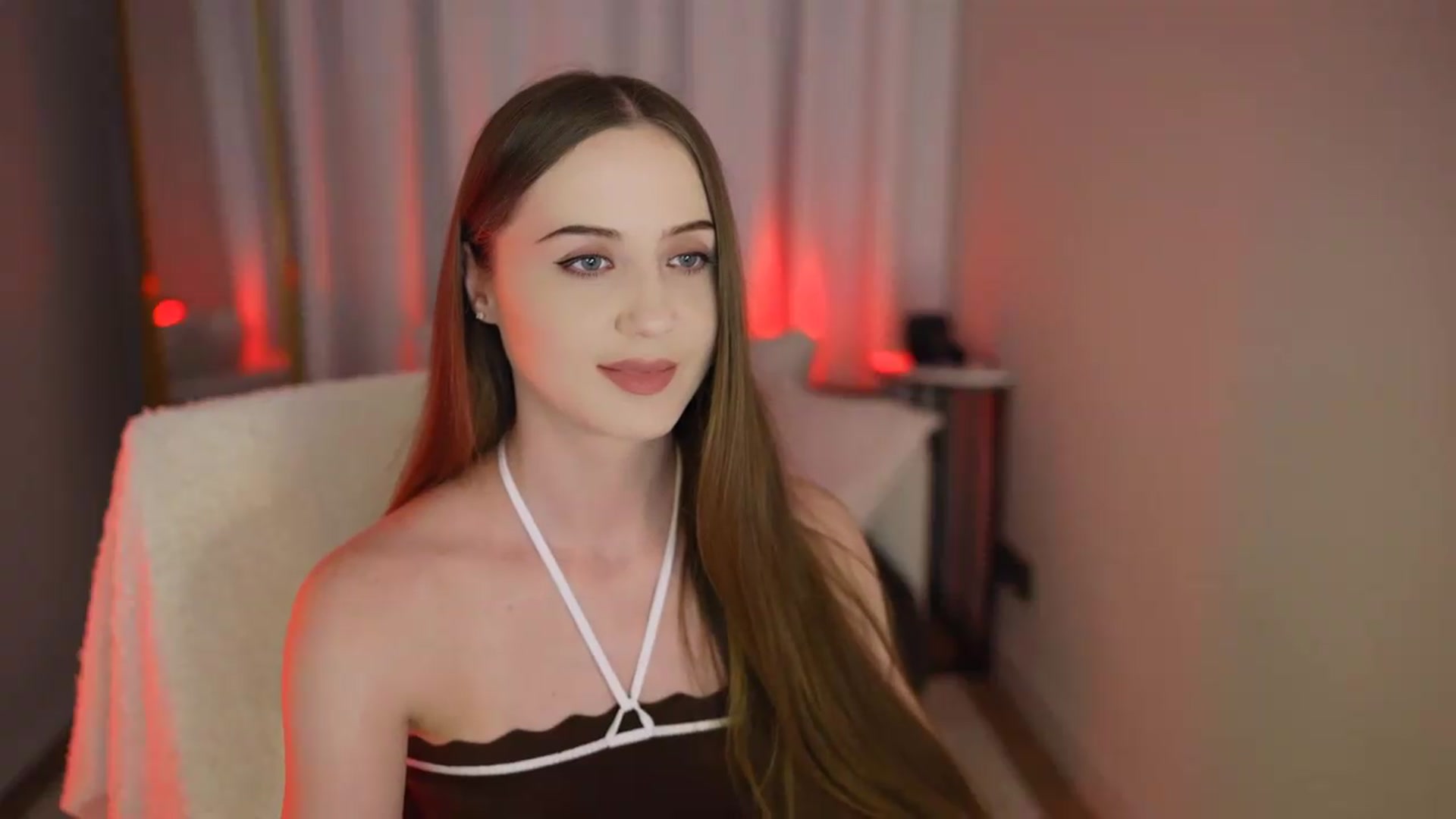 Gallery image thumbnail from Innocent_Soul's myfreecams stream on, 06/21/2026, 17:56 image 17 of 20