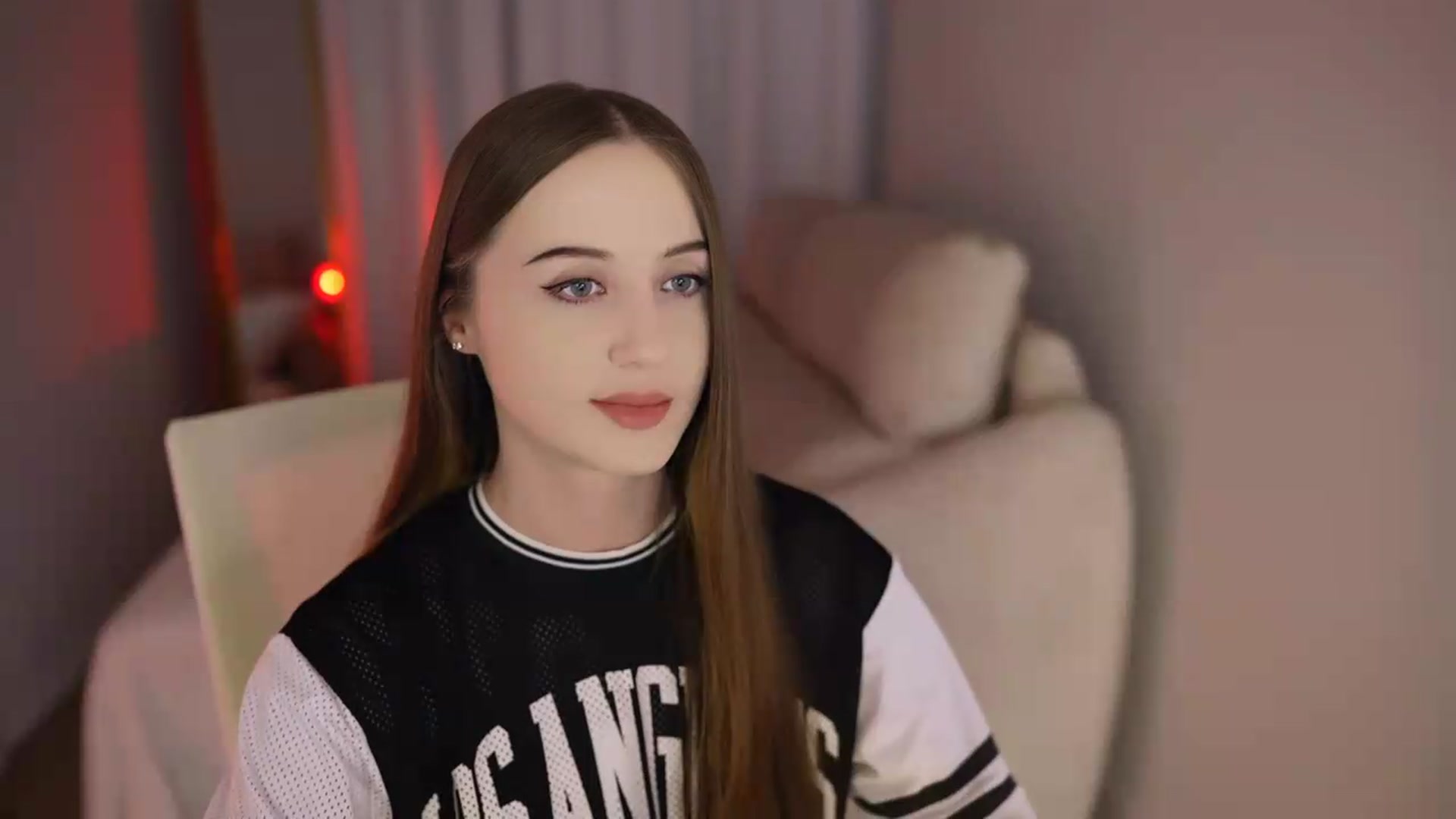 Gallery image thumbnail from Innocent_Soul's myfreecams stream on, 07/01/2026, 17:41 image 15 of 20