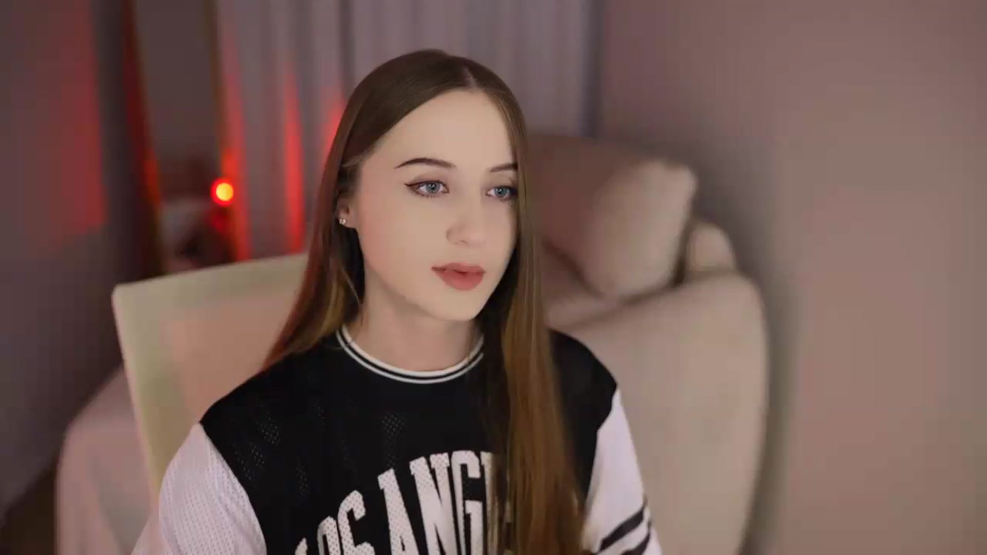 Gallery image thumbnail from Innocent_Soul's myfreecams stream on, 07/01/2026, 17:41 image 17 of 20