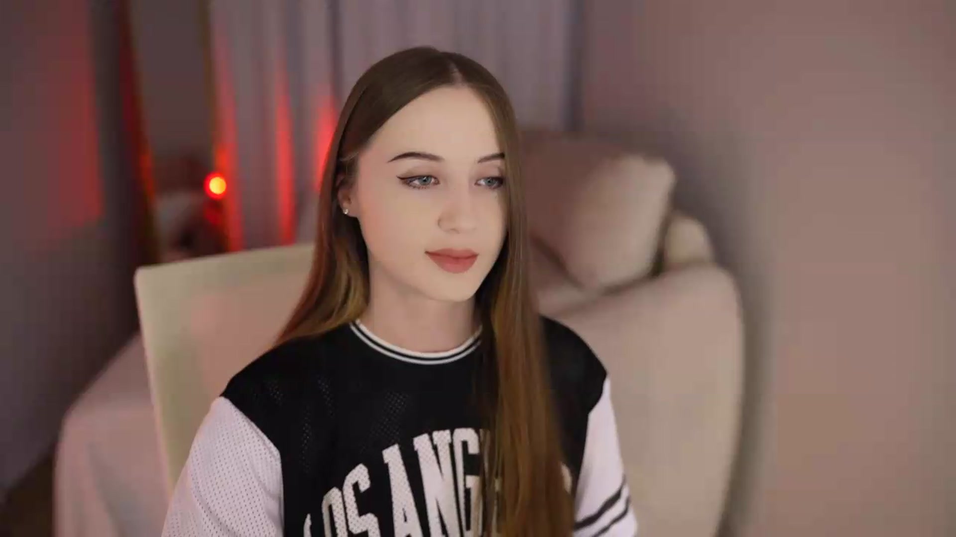 Gallery image thumbnail from Innocent_Soul's myfreecams stream on, 07/01/2026, 17:41 image 9 of 20