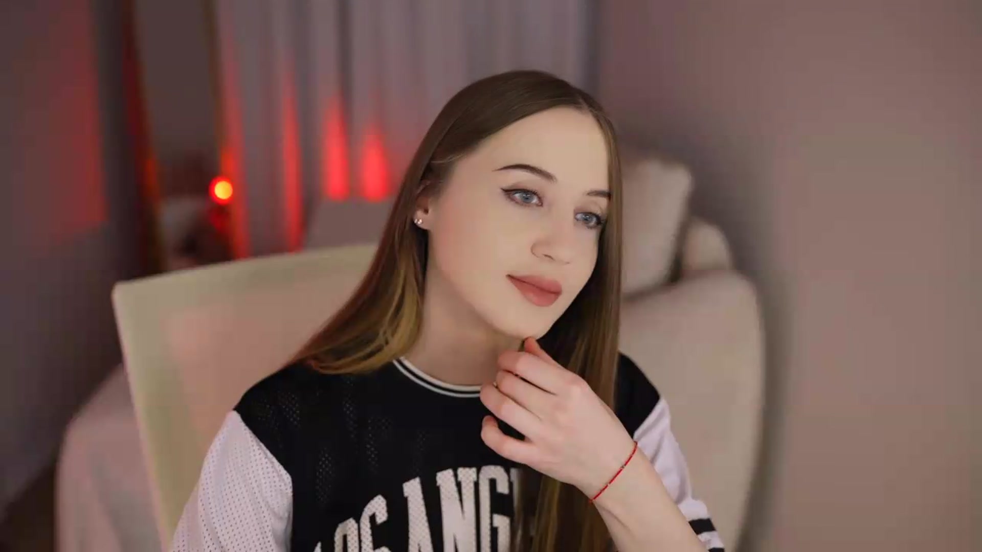 Gallery image thumbnail from Innocent_Soul's myfreecams stream on, 07/01/2026, 17:41 image 13 of 20