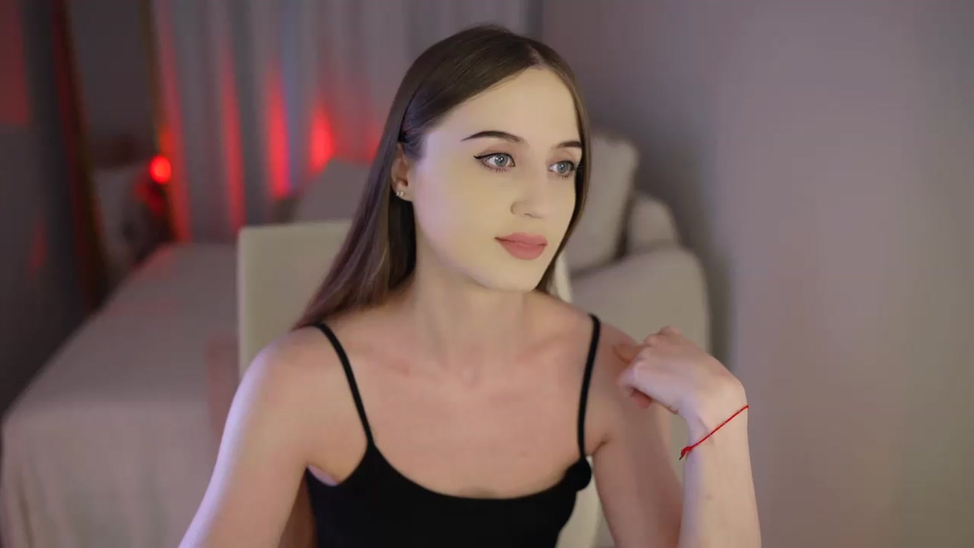 Gallery image thumbnail from Innocent_Soul's myfreecams stream on, 07/09/2026, 15:39 image 12 of 20