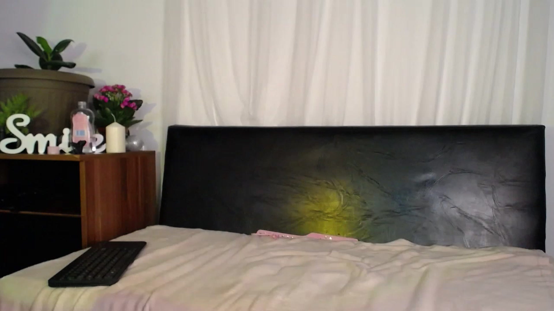 Gallery image thumbnail from Innocentwifey's myfreecams stream on, 11/18/2022, 07:18 image 19 of 20
