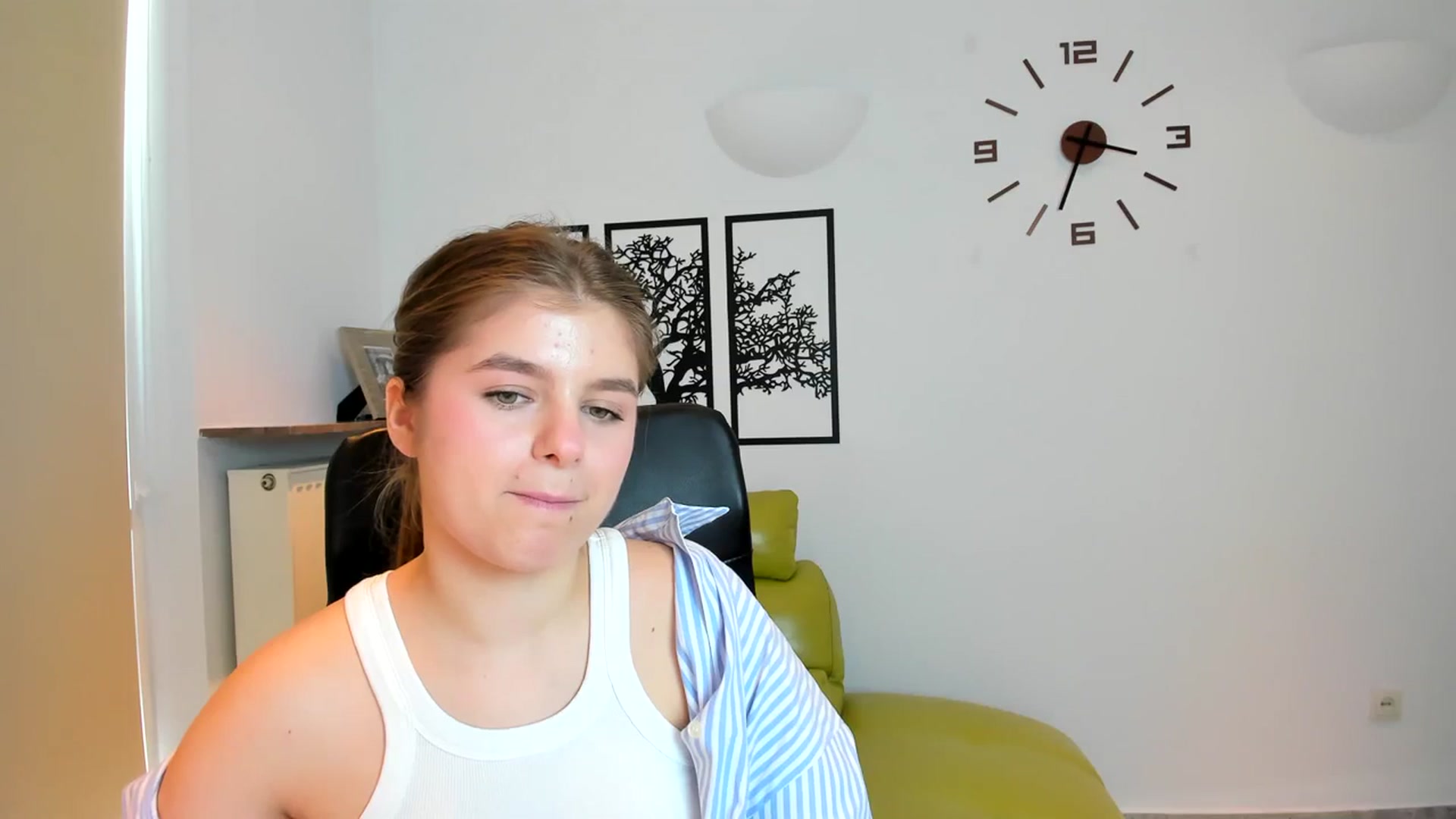 Gallery image thumbnail from Innolasa's myfreecams stream on, 03/17/2024, 14:38 image 13 of 20