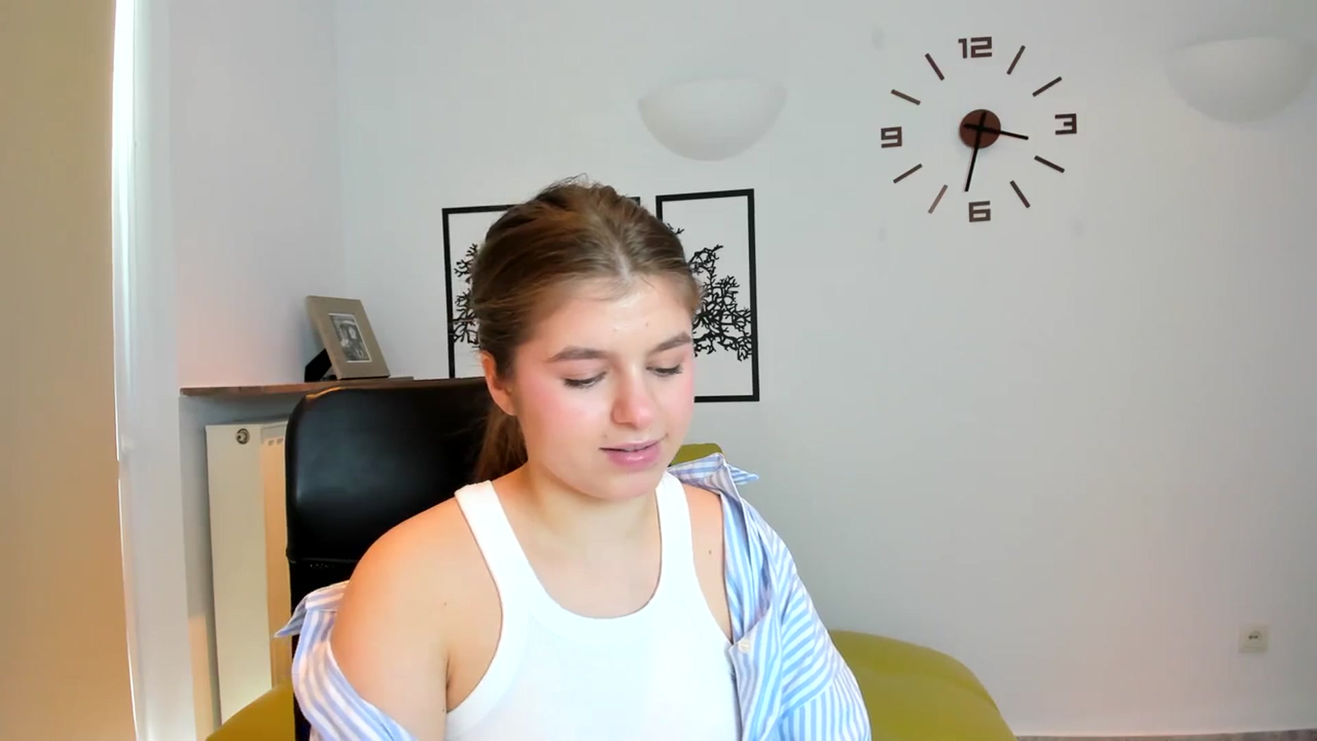 Gallery image thumbnail from Innolasa's myfreecams stream on, 03/17/2024, 14:38 image 11 of 20