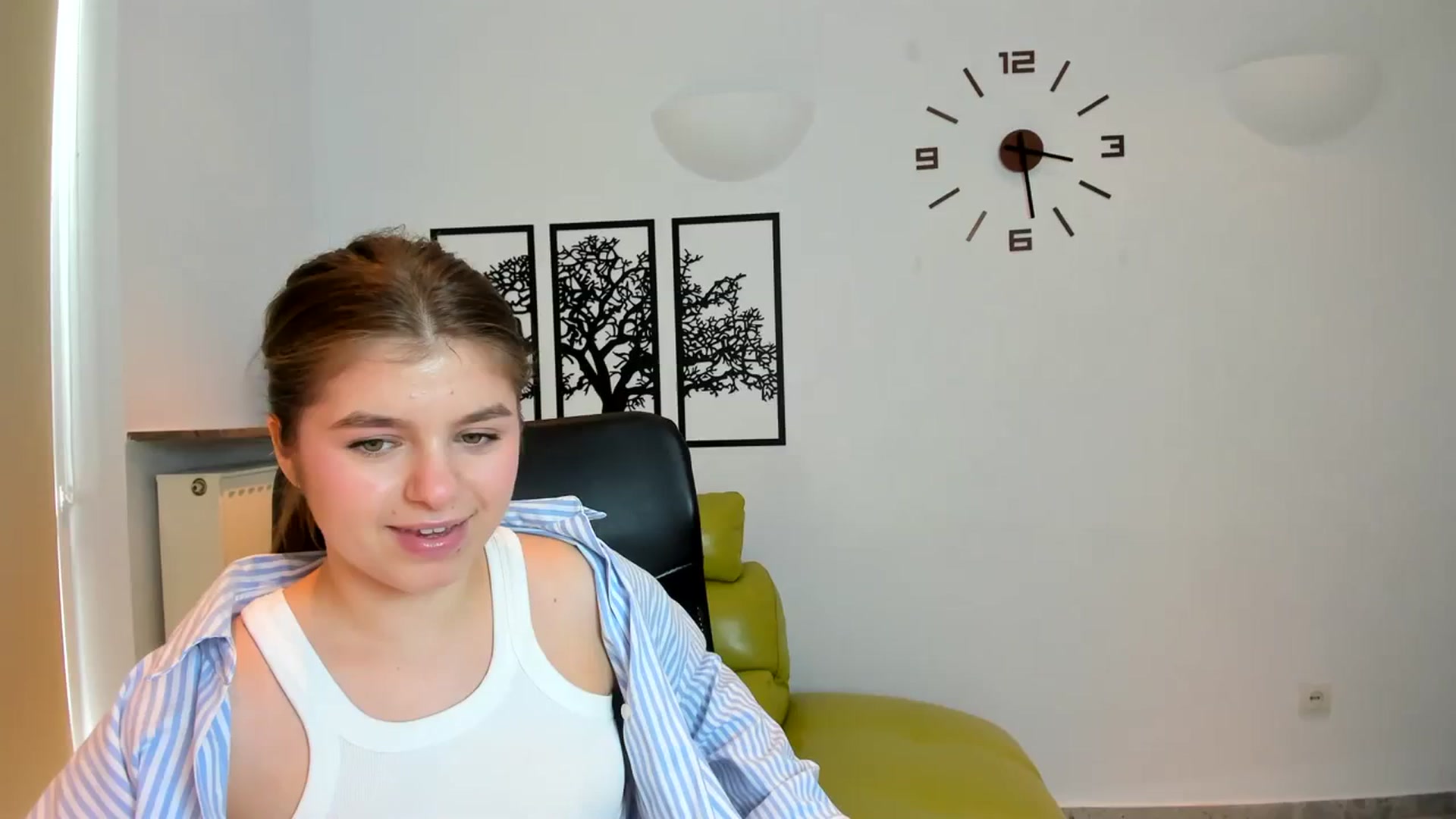 Gallery image thumbnail from Innolasa's myfreecams stream on, 03/17/2024, 14:38 image 4 of 20