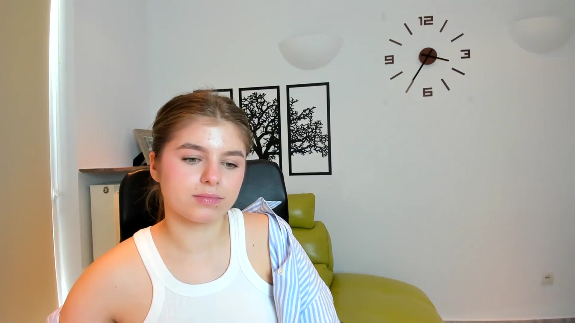 Gallery image thumbnail from Innolasa's myfreecams stream on, 03/17/2024, 14:38 image 17 of 20