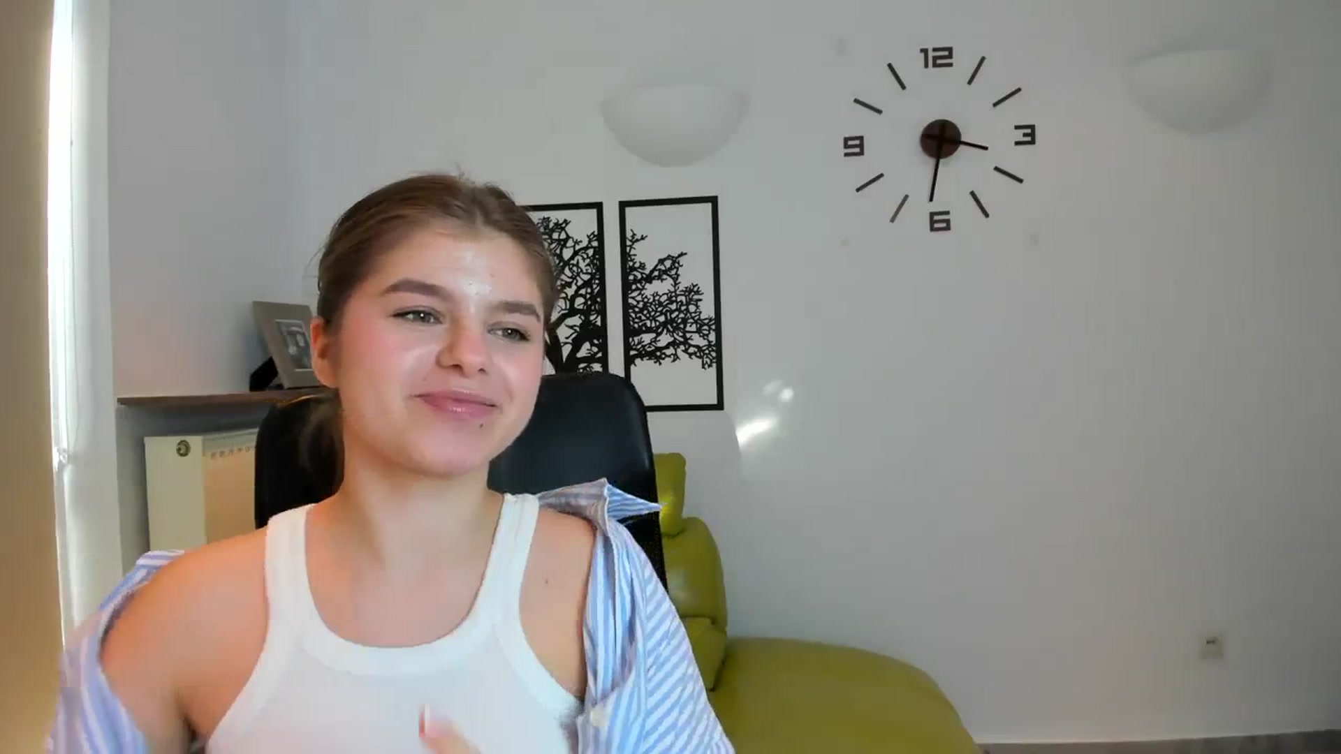 Gallery image thumbnail from Innolasa's myfreecams stream on, 03/17/2024, 14:38 image 10 of 20