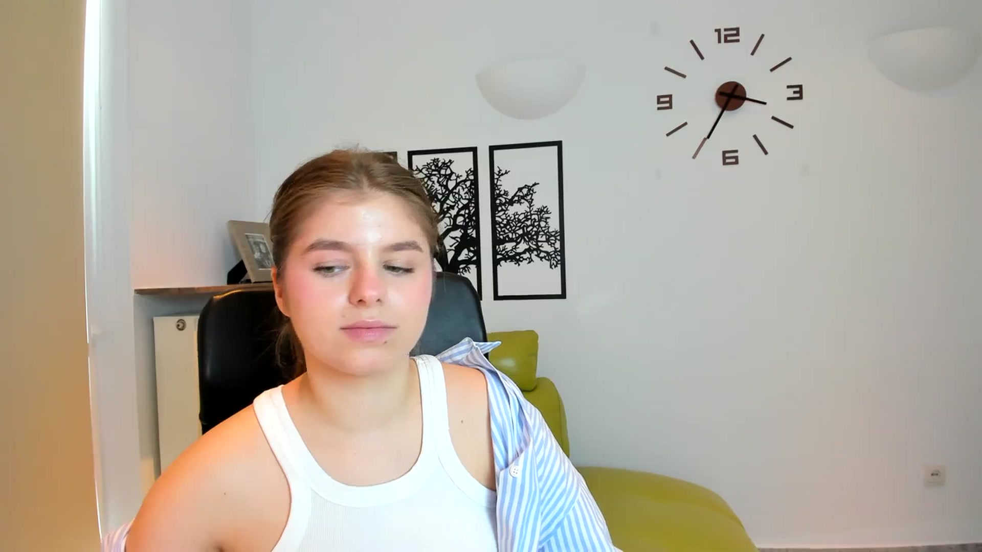 Gallery image thumbnail from Innolasa's myfreecams stream on, 03/17/2024, 14:38 image 16 of 20