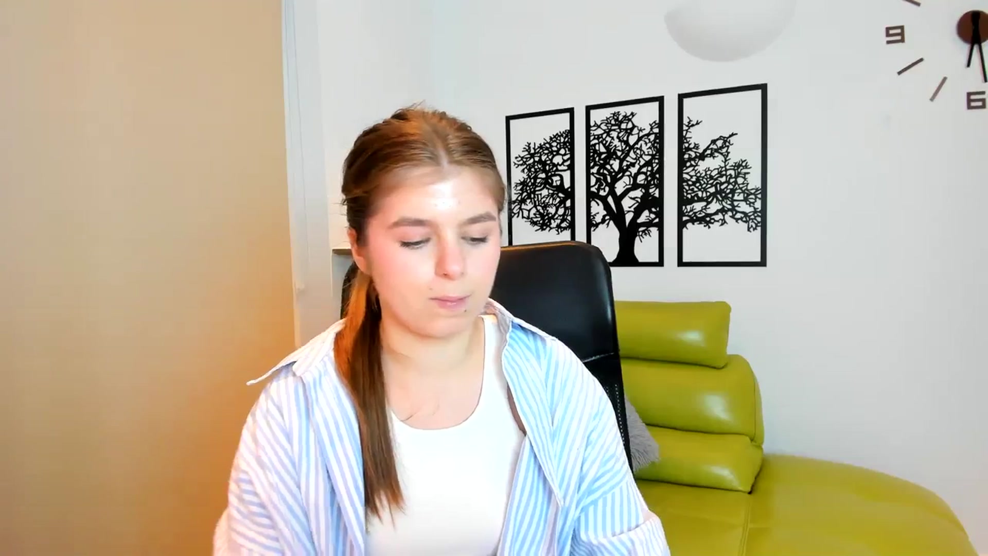 Gallery image thumbnail from Innolasa's myfreecams stream on, 03/17/2024, 17:40 image 17 of 20