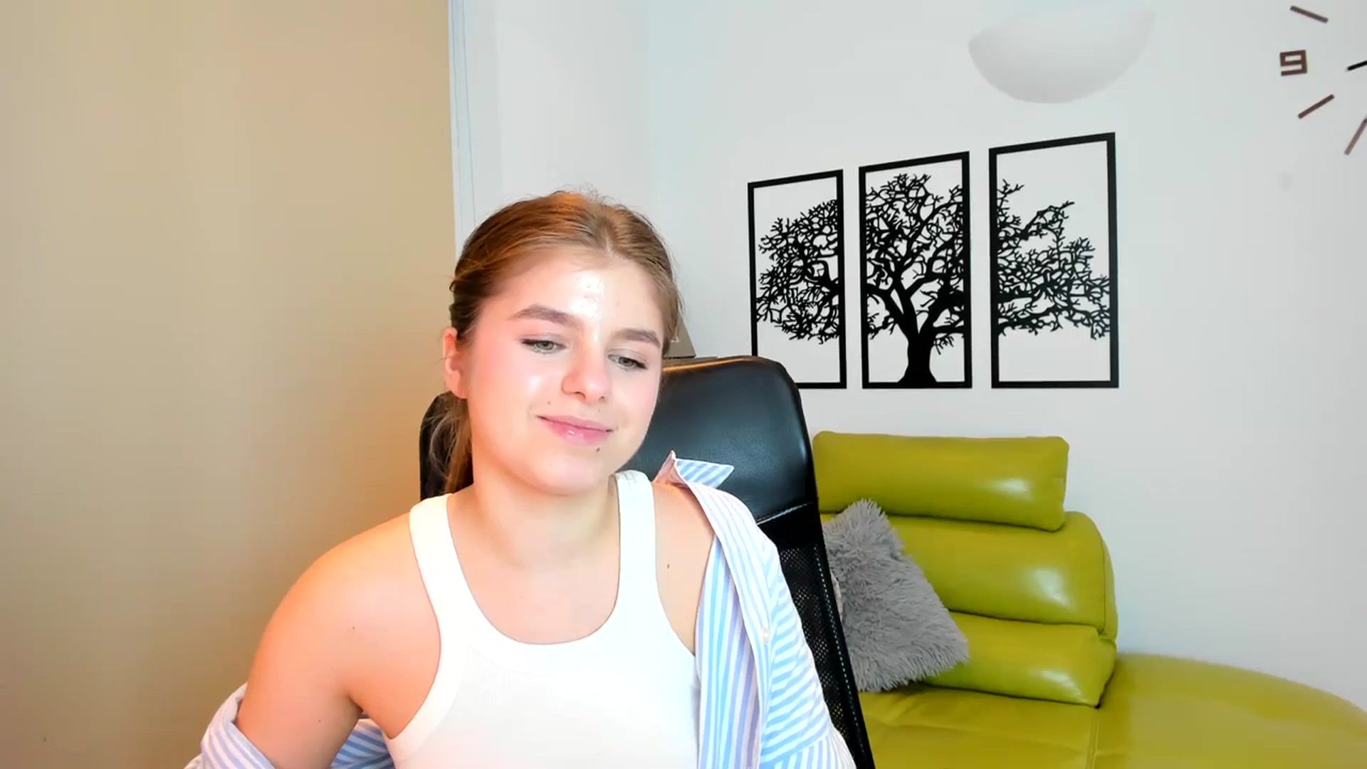 Gallery image thumbnail from Innolasa's myfreecams stream on, 03/17/2024, 19:48 image 18 of 20