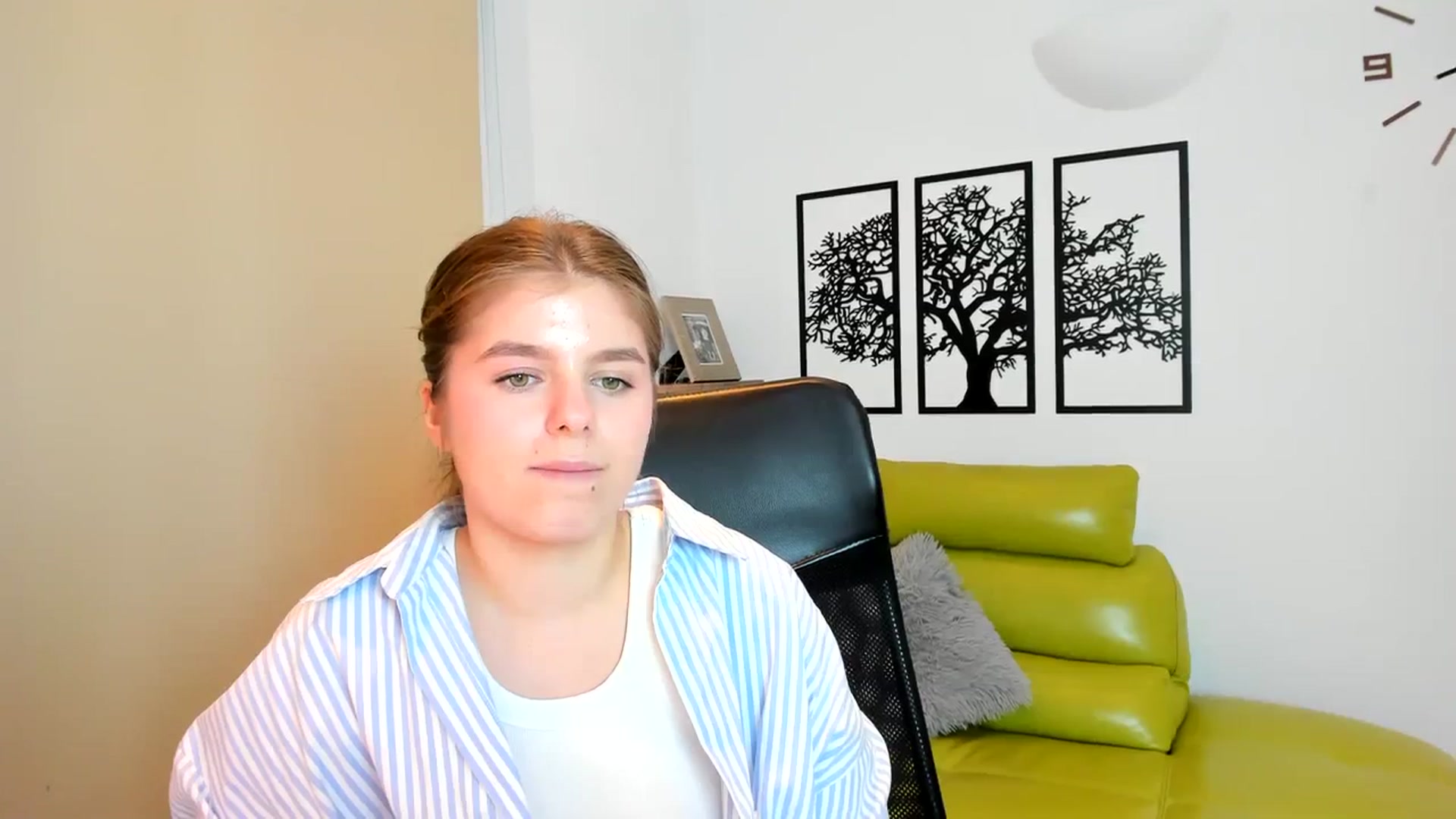 Gallery image thumbnail from Innolasa's myfreecams stream on, 03/17/2024, 19:48 image 16 of 20
