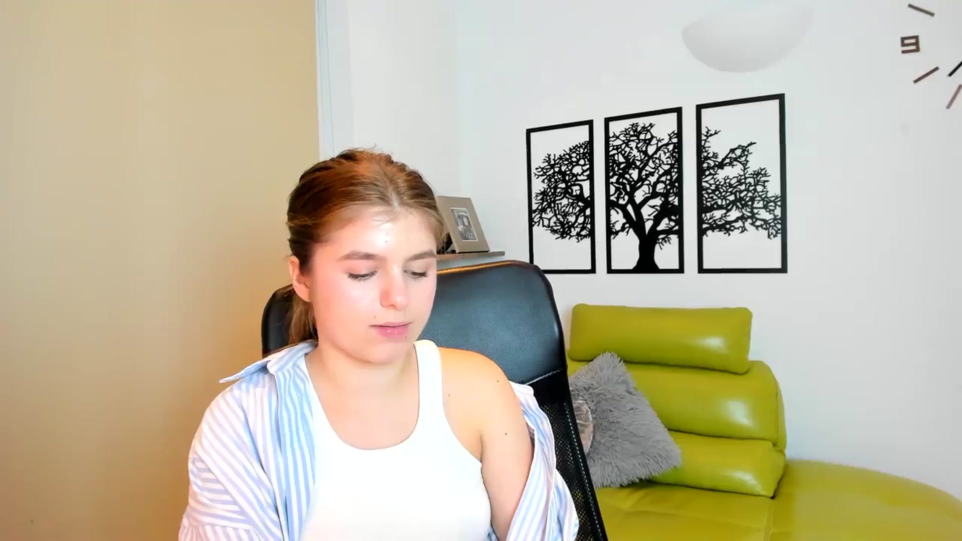 Gallery image thumbnail from Innolasa's myfreecams stream on, 03/17/2024, 19:48 image 3 of 20