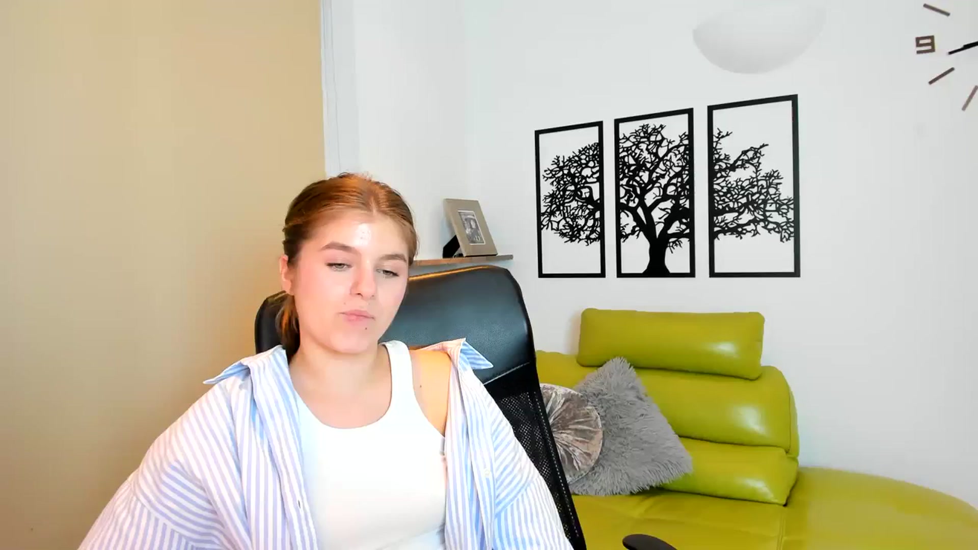 Gallery image thumbnail from Innolasa's myfreecams stream on, 03/17/2024, 19:48 image 20 of 20