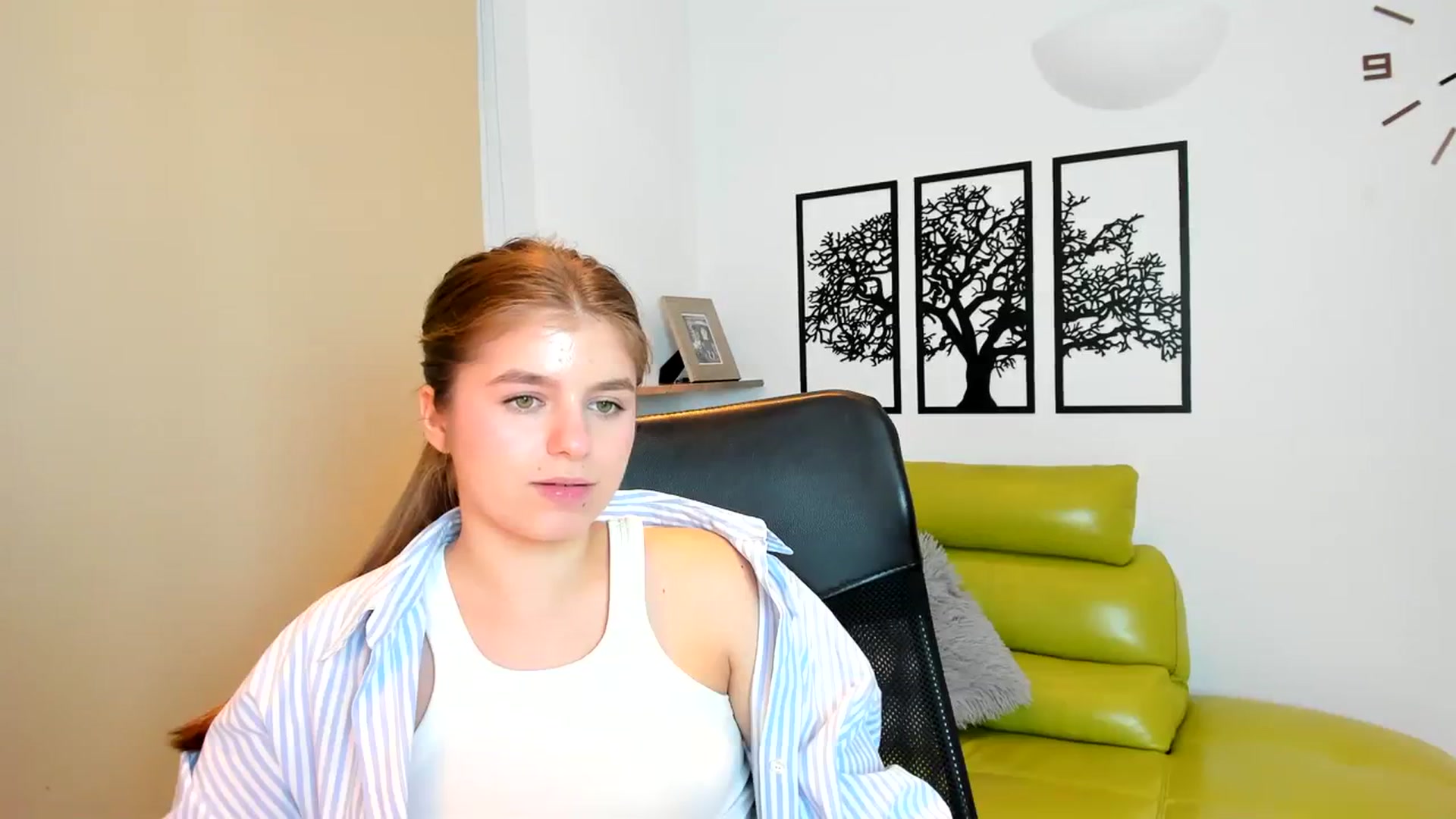 Gallery image thumbnail from Innolasa's myfreecams stream on, 03/17/2024, 19:48 image 12 of 20