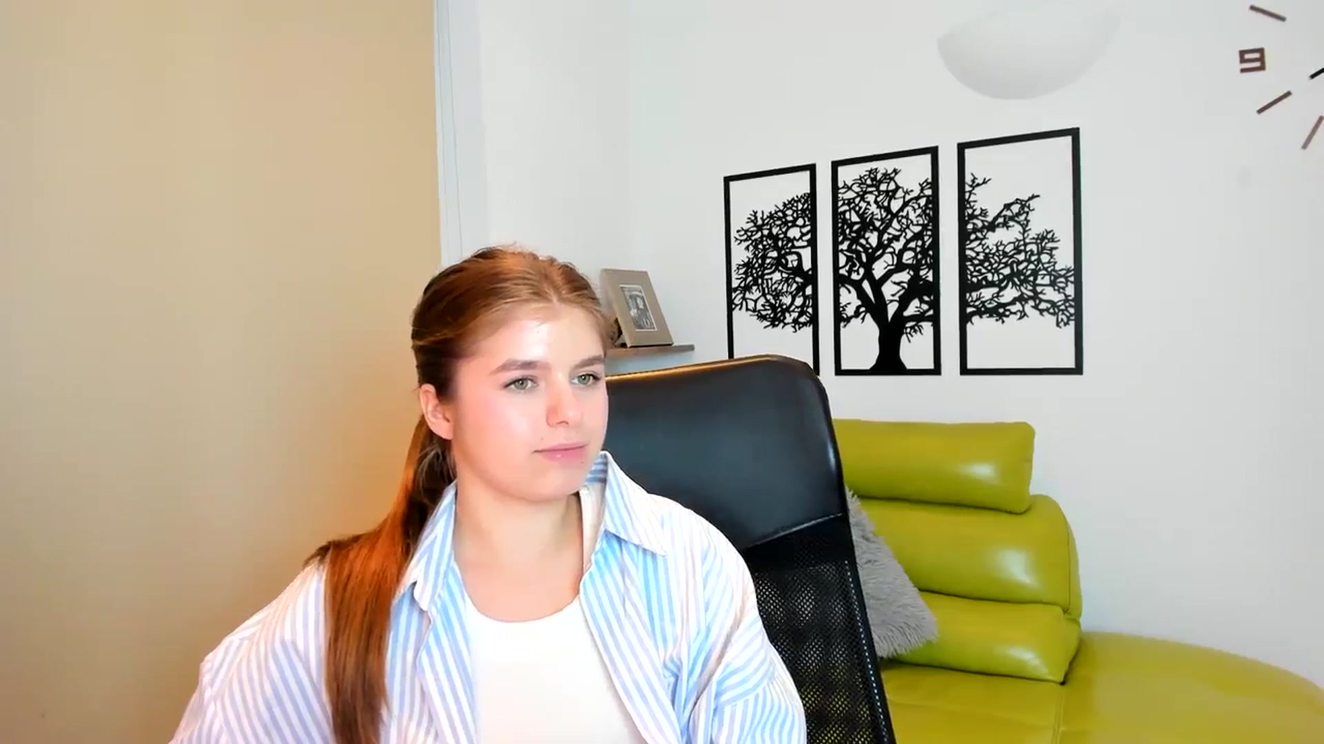 Gallery image thumbnail from Innolasa's myfreecams stream on, 03/17/2024, 19:48 image 11 of 20