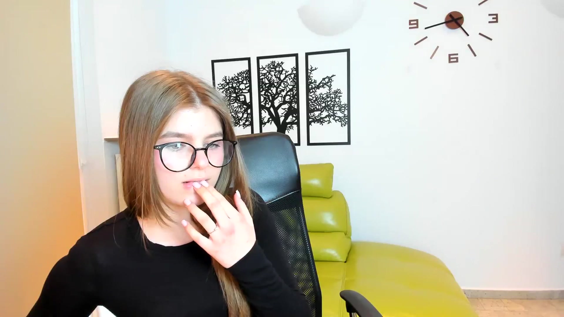 Gallery image thumbnail from Innolasa's myfreecams stream on, 03/18/2024, 16:20 image 16 of 20
