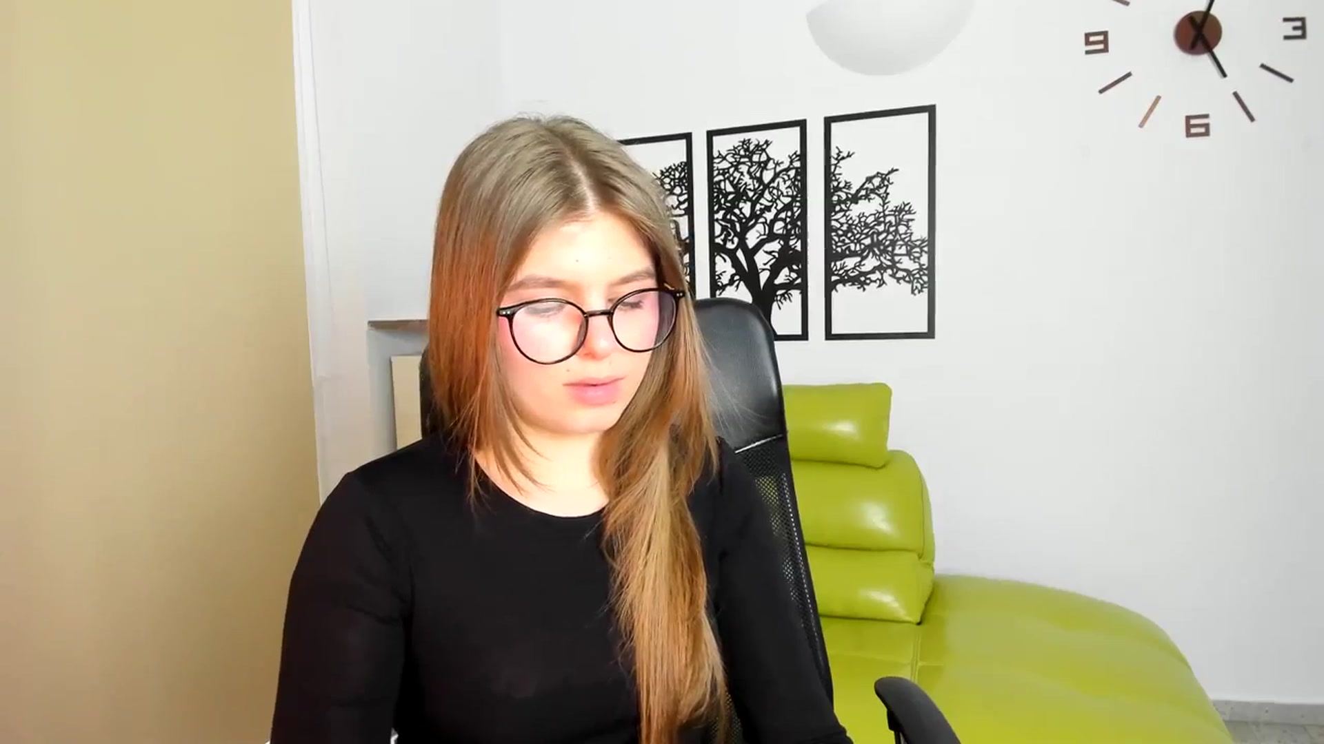 Gallery image thumbnail from Innolasa's myfreecams stream on, 03/18/2024, 16:20 image 19 of 20