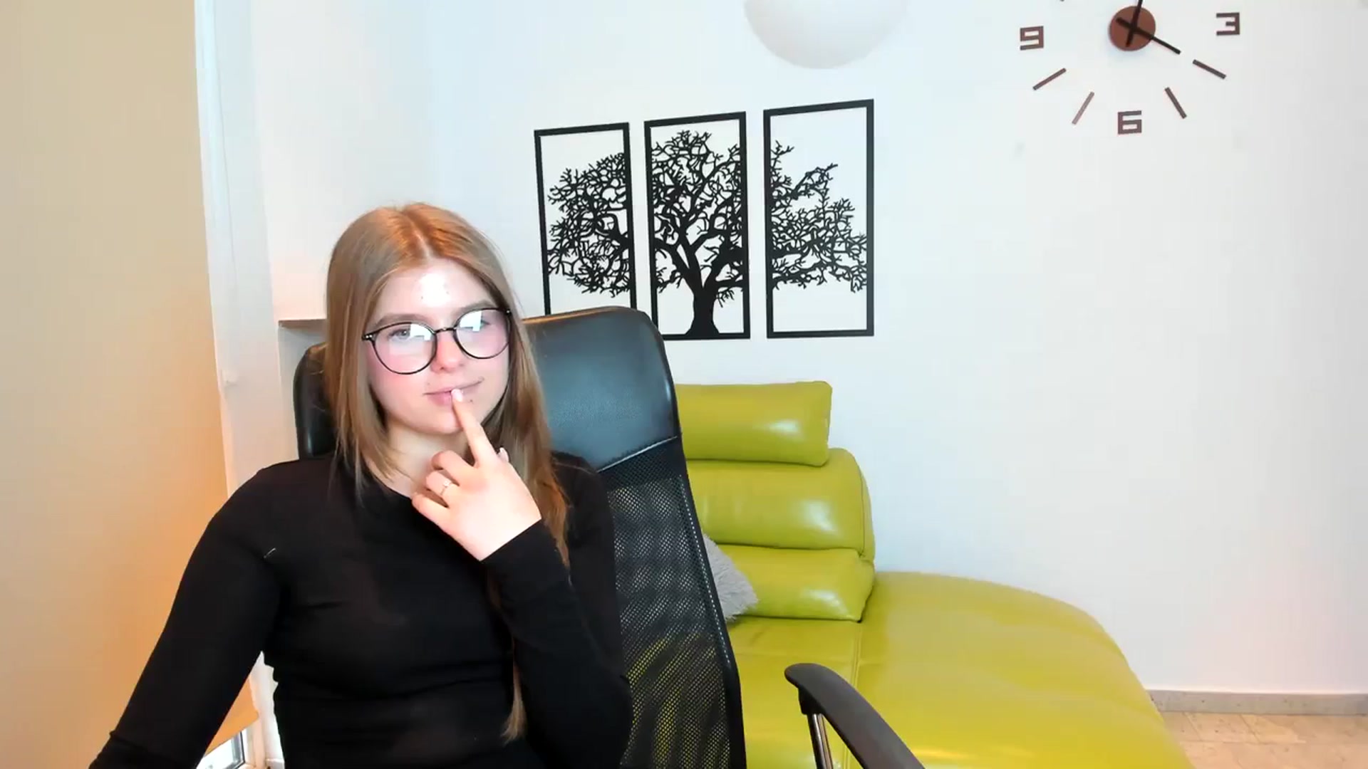 Gallery image thumbnail from Innolasa's myfreecams stream on, 03/18/2024, 16:20 image 10 of 20