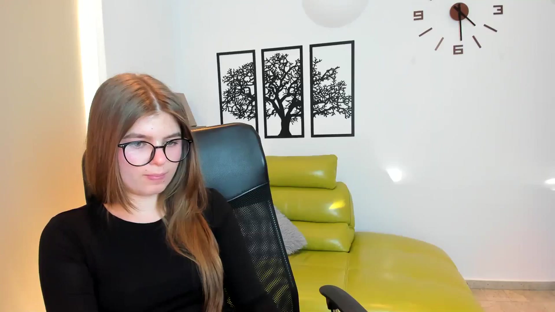 Gallery image thumbnail from Innolasa's myfreecams stream on, 03/18/2024, 16:20 image 14 of 20